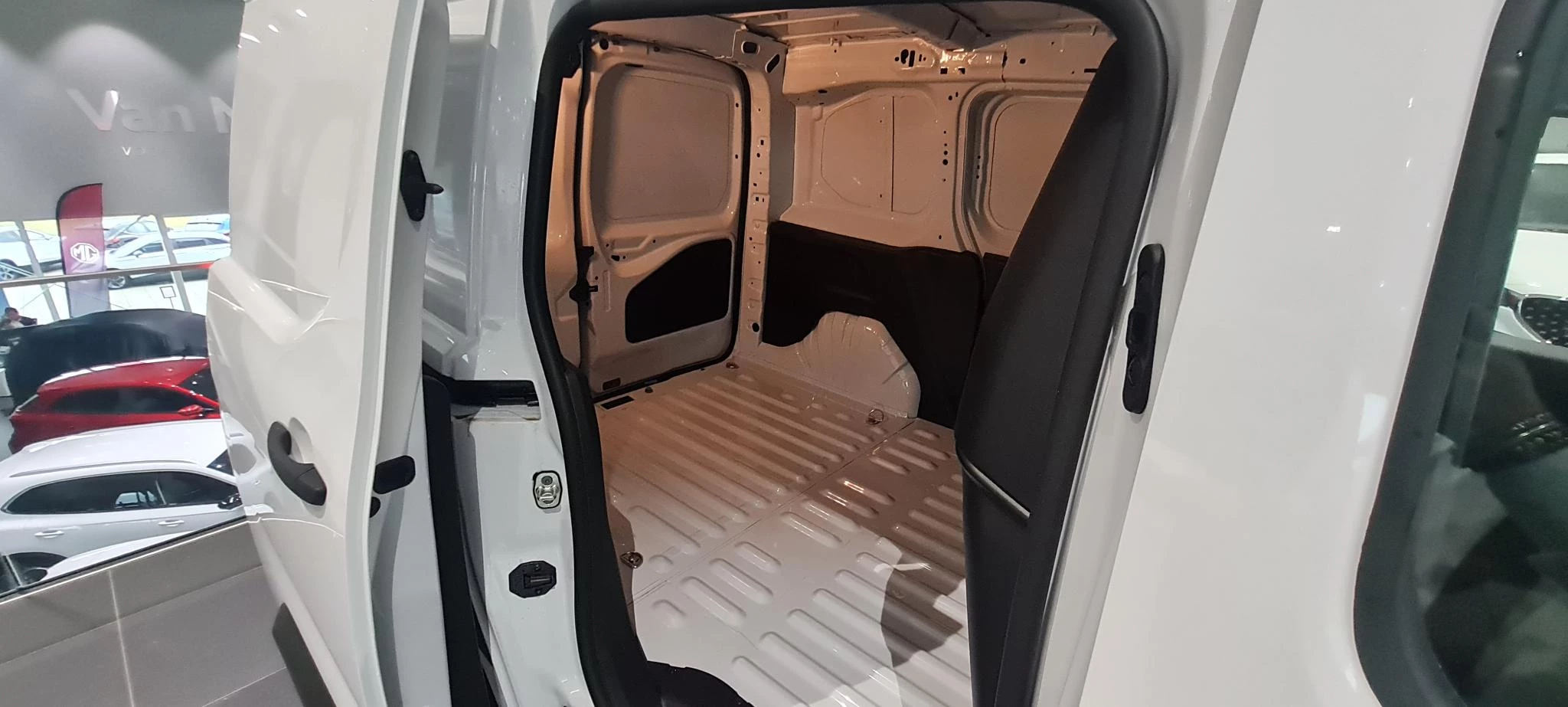 Peugeot-e-Partner-image-19