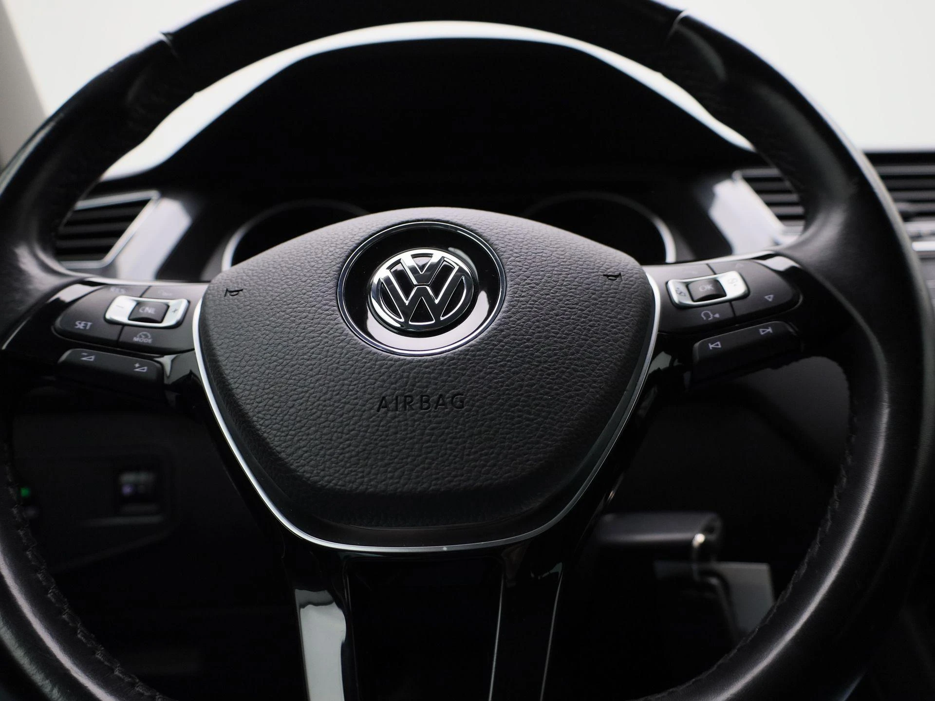 Volkswagen-Tiguan-image-27