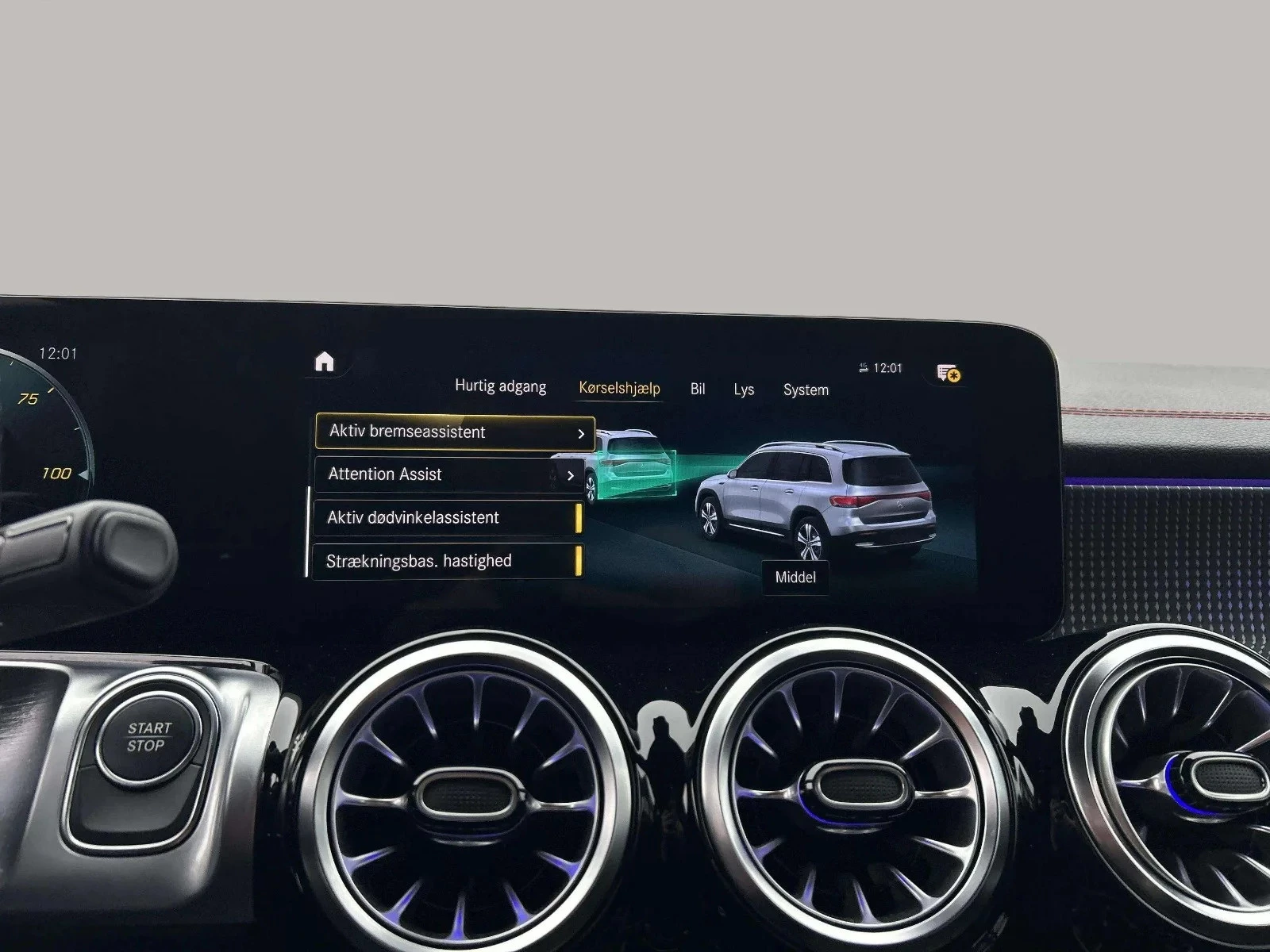 Mercedes-Benz-EQB-image-18