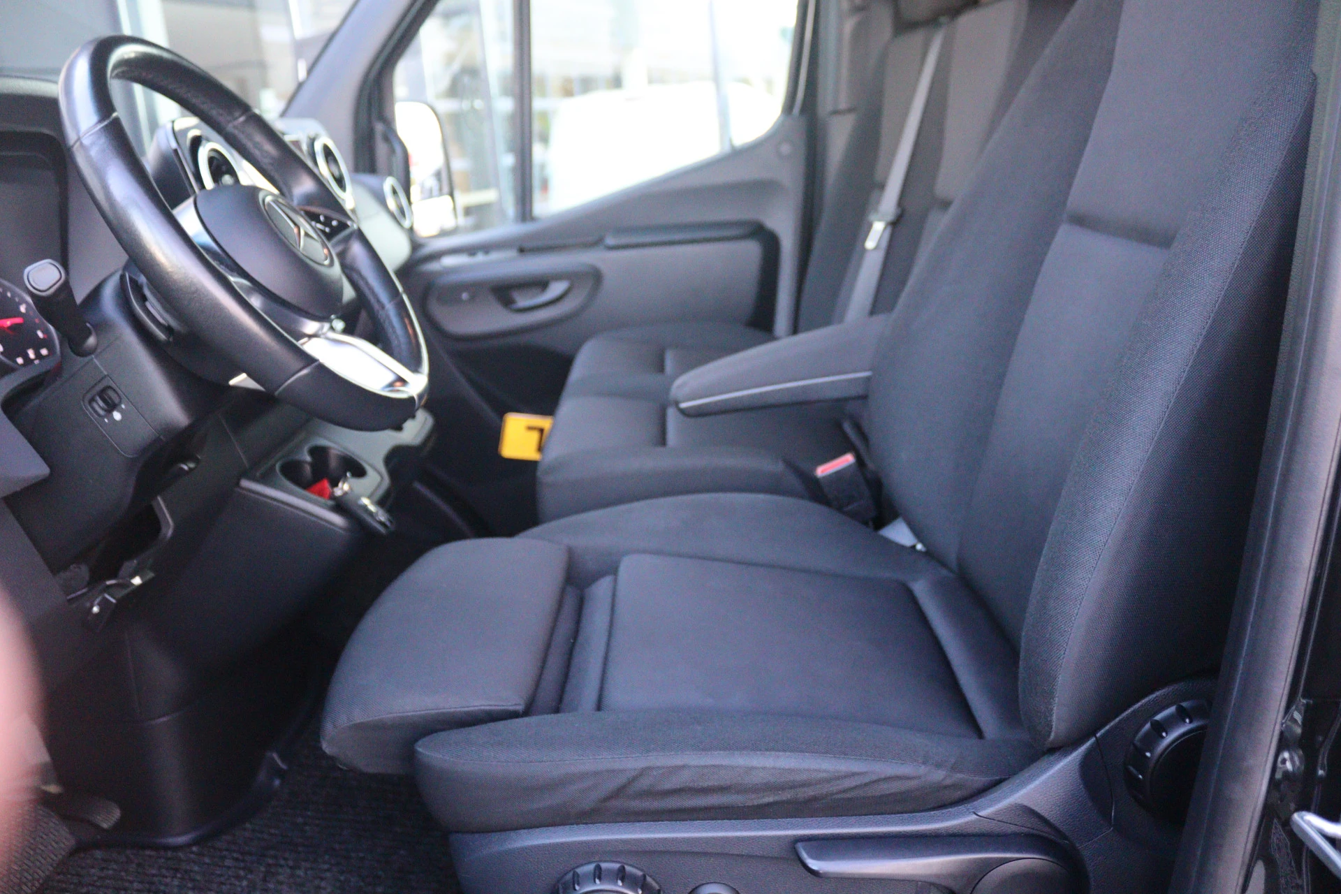 Mercedes-Benz-Sprinter-image-4