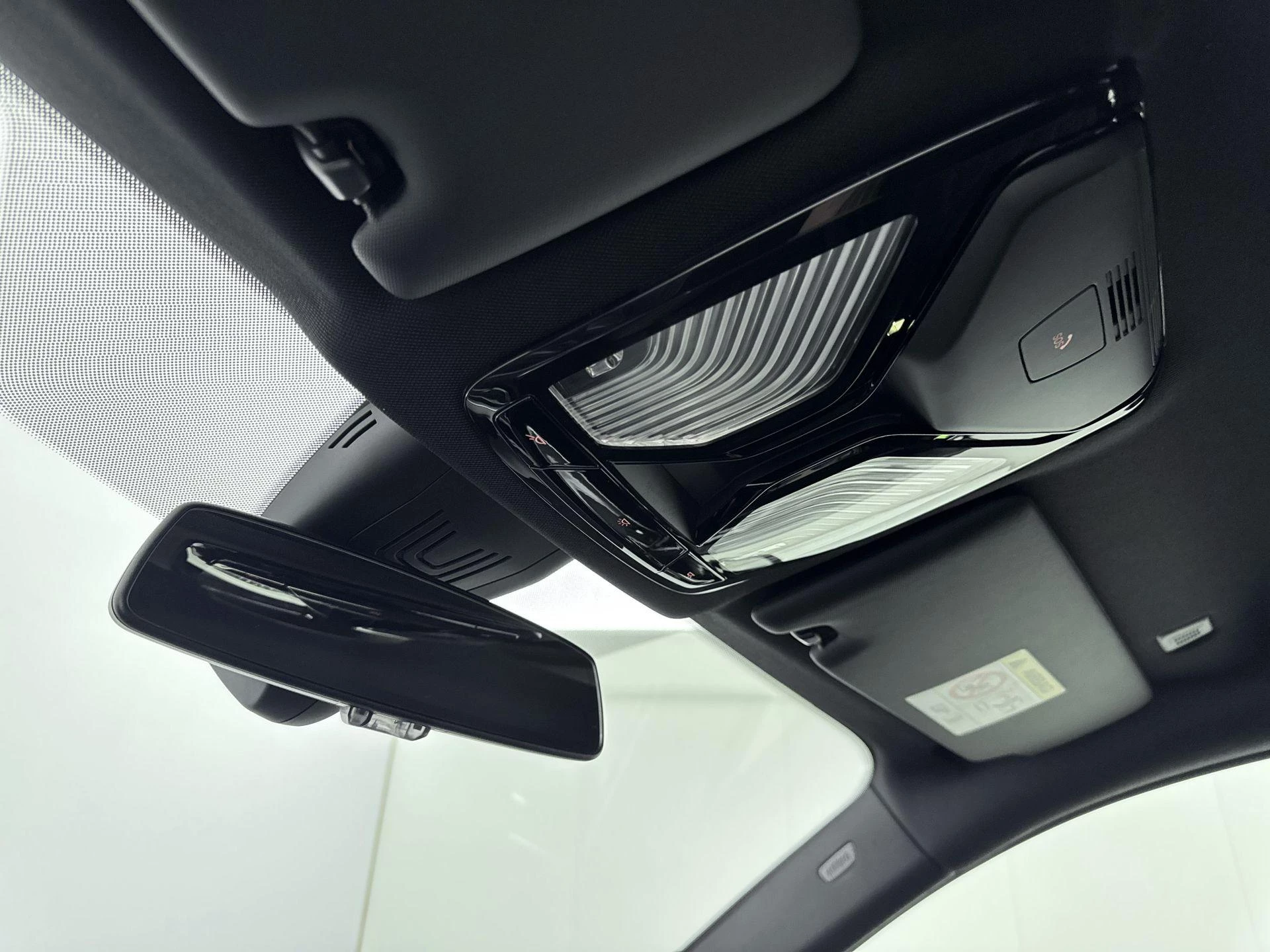 BMW-i4-image-24