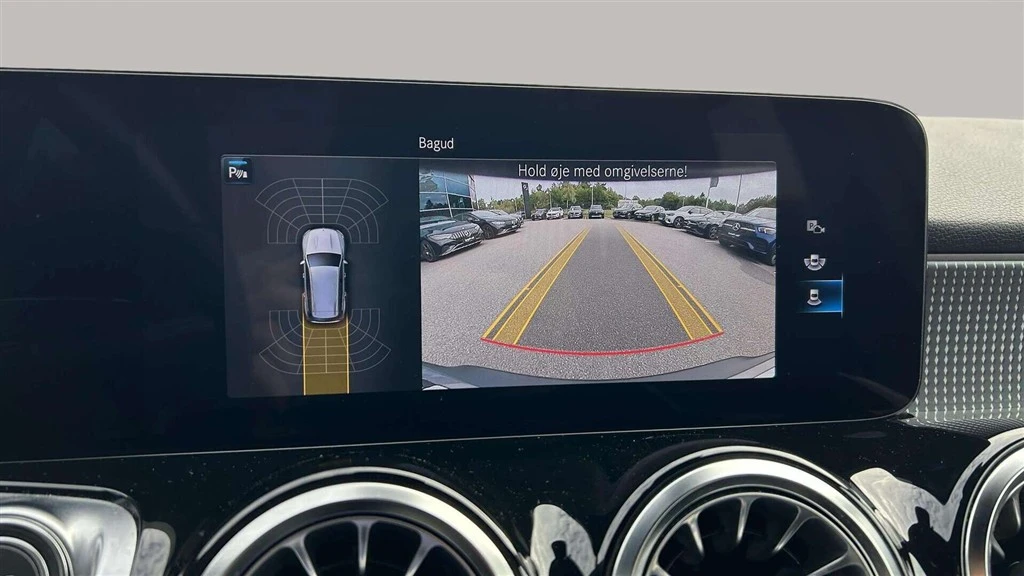 Mercedes-Benz-EQB-image-16