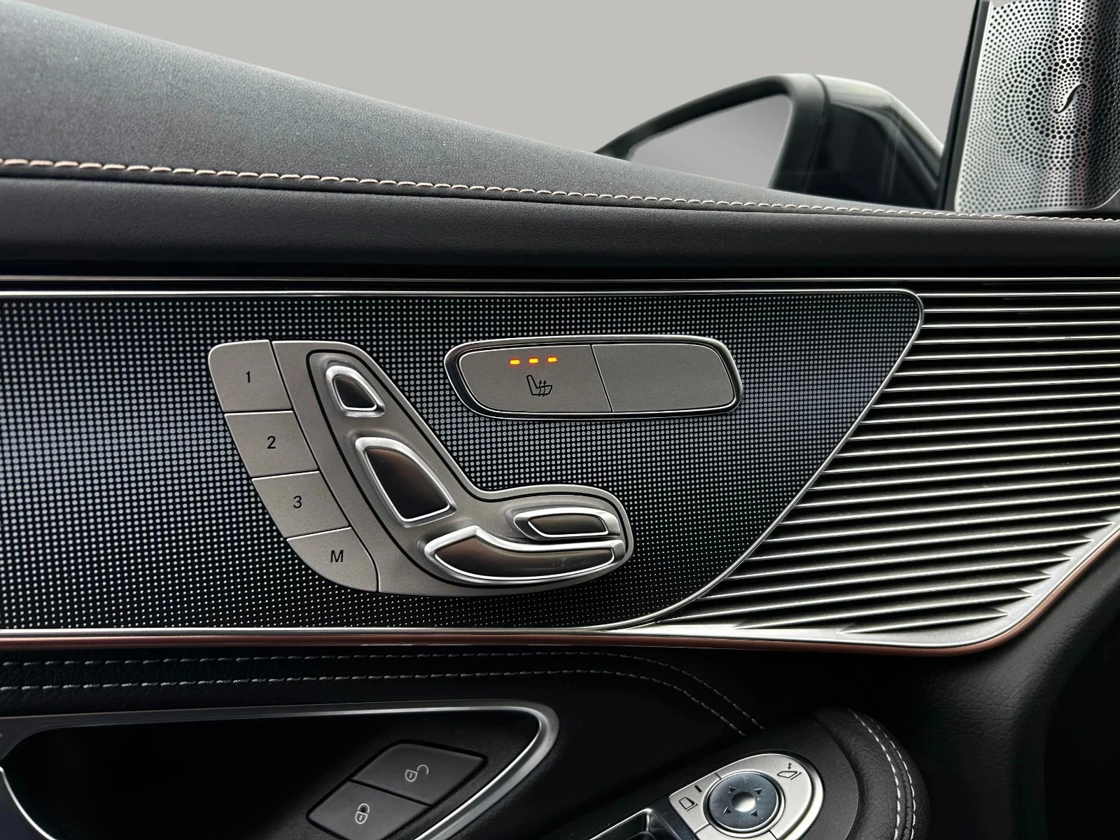 Mercedes-Benz-EQC-image-11