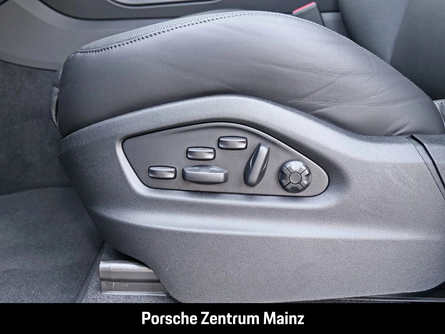 Porsche Cayenne GTS Coupe Burmester HA-Lenkung InnoDrive gts