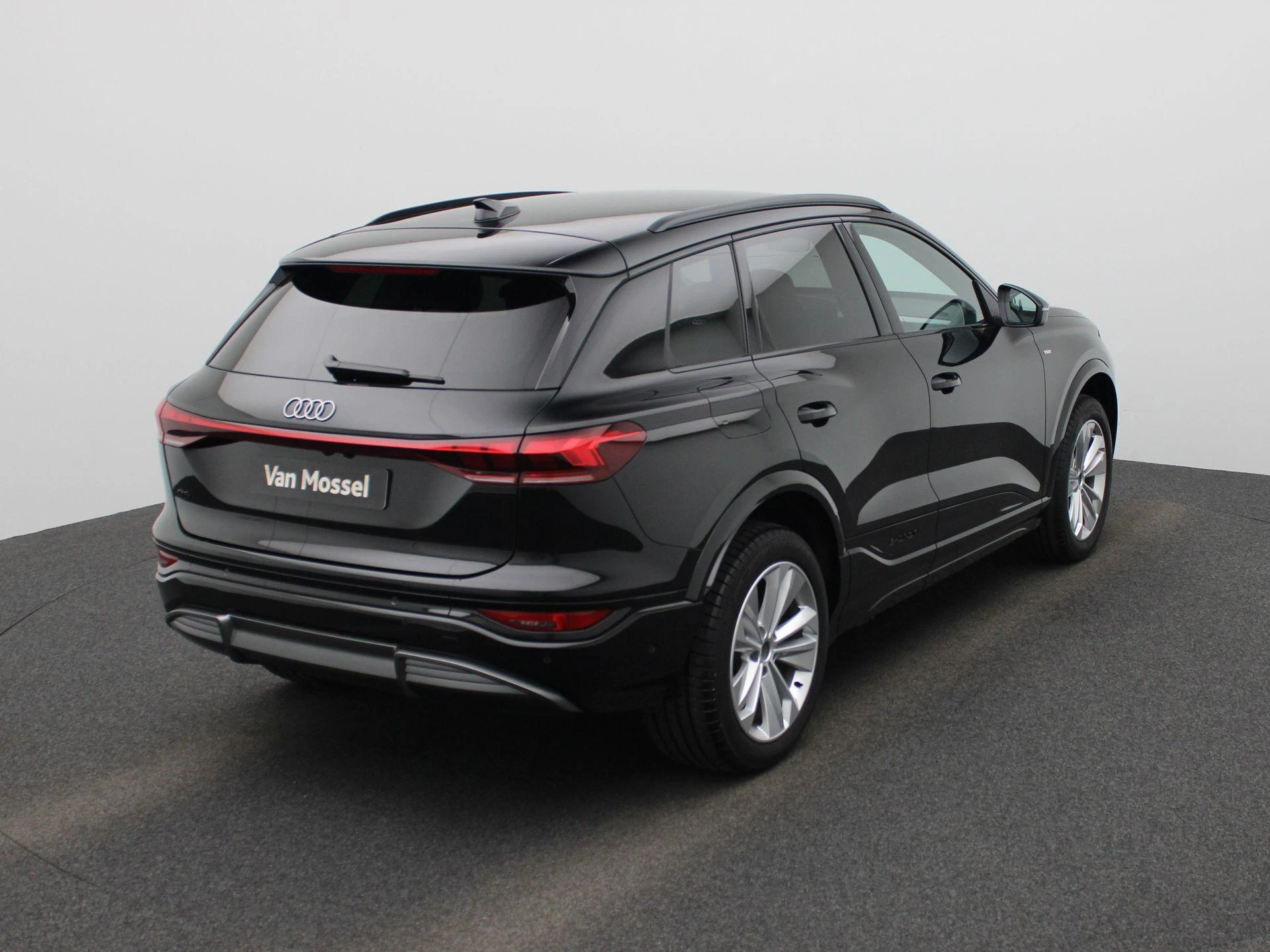 Audi-Q6 e-tron-image-58