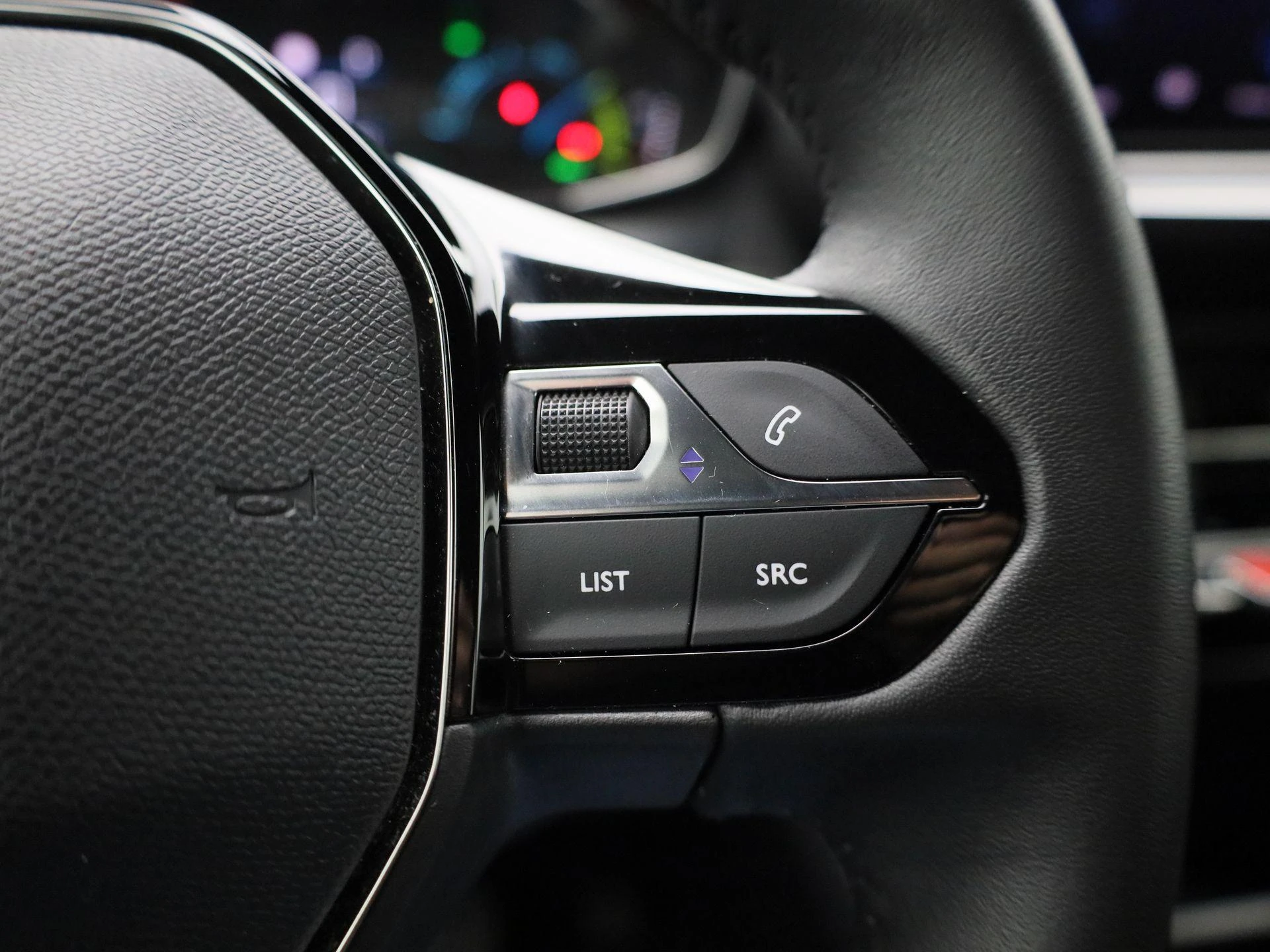 Peugeot-e-2008-image-18