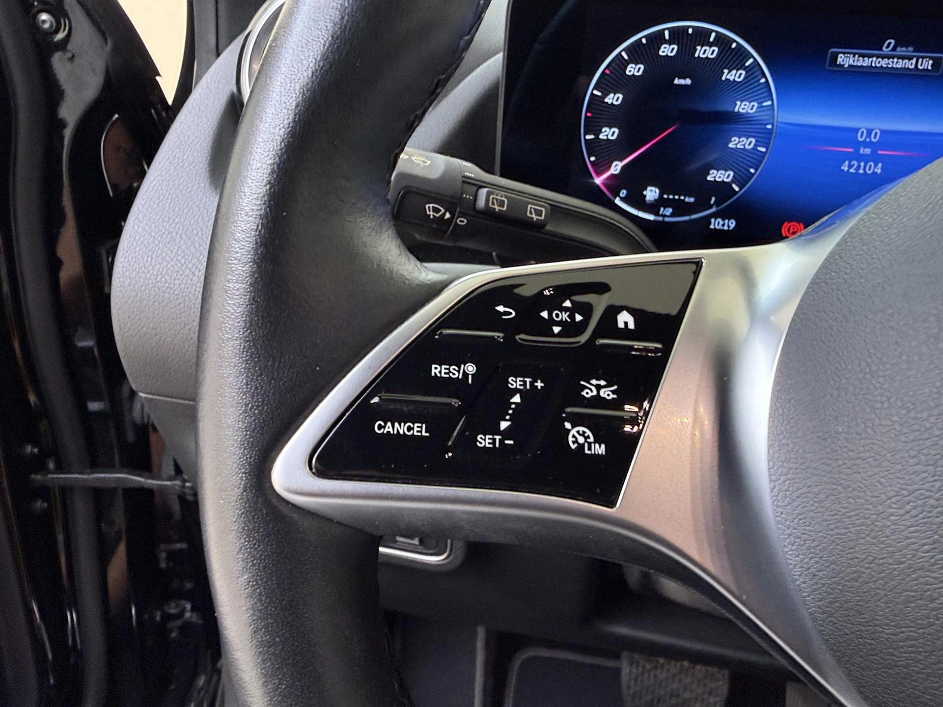 Mercedes-Benz-GLA-image-11