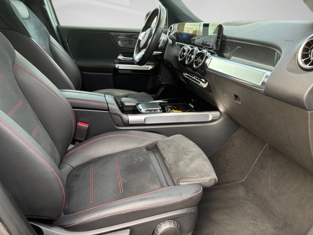 Mercedes-Benz-GLB 220 d-image-15