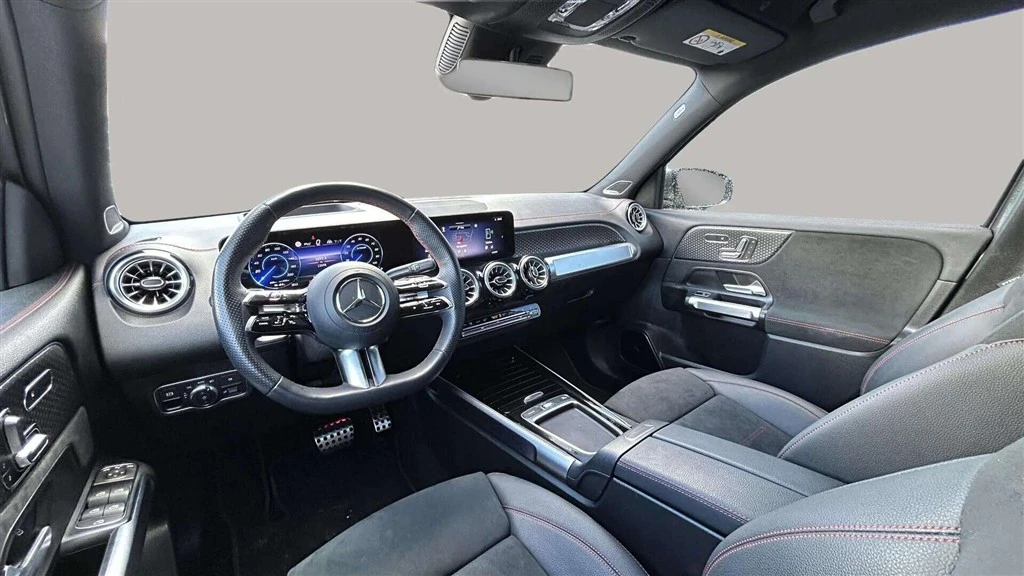 Mercedes-Benz-EQB-image-11