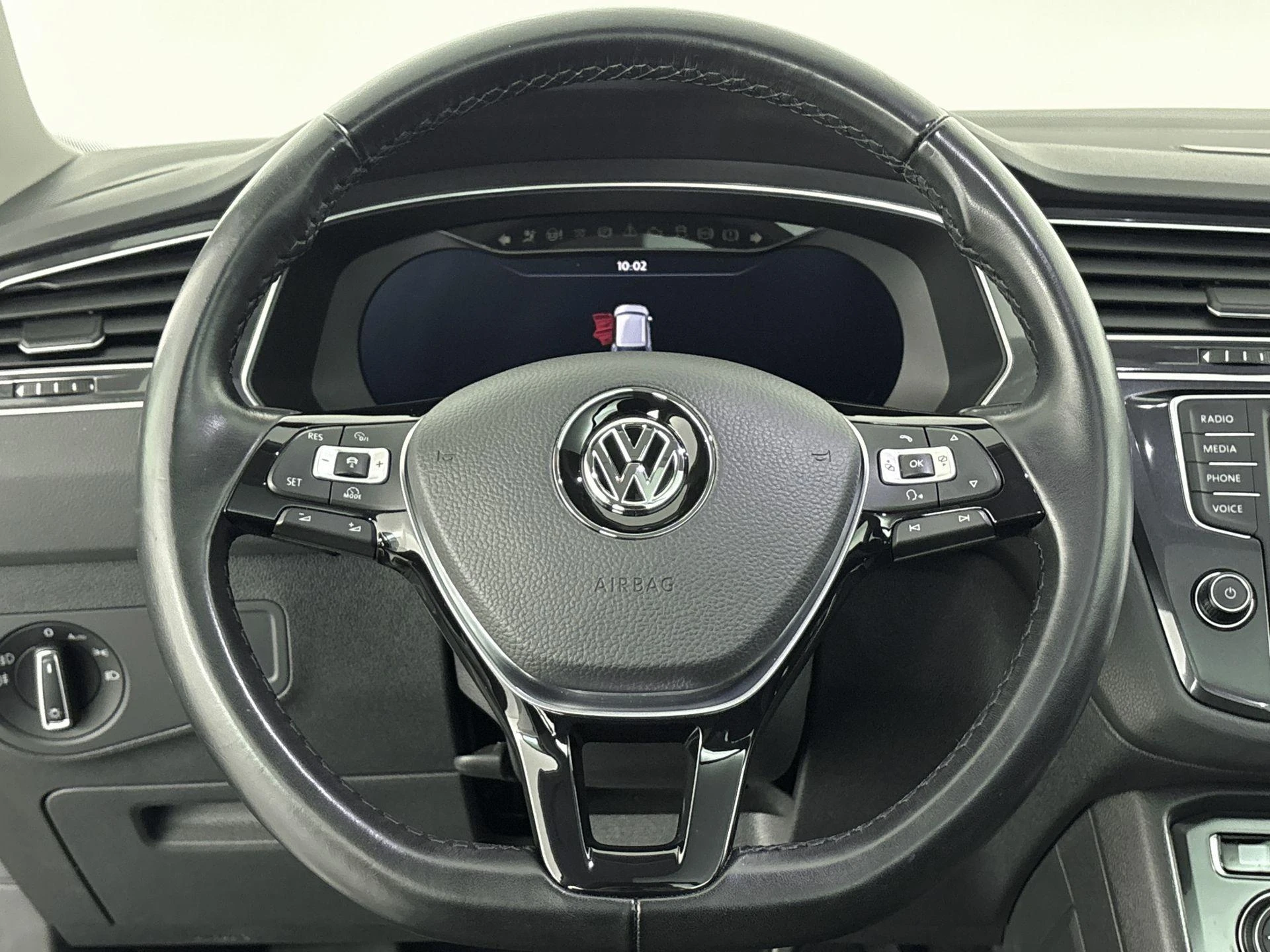 Volkswagen-Tiguan-image-25