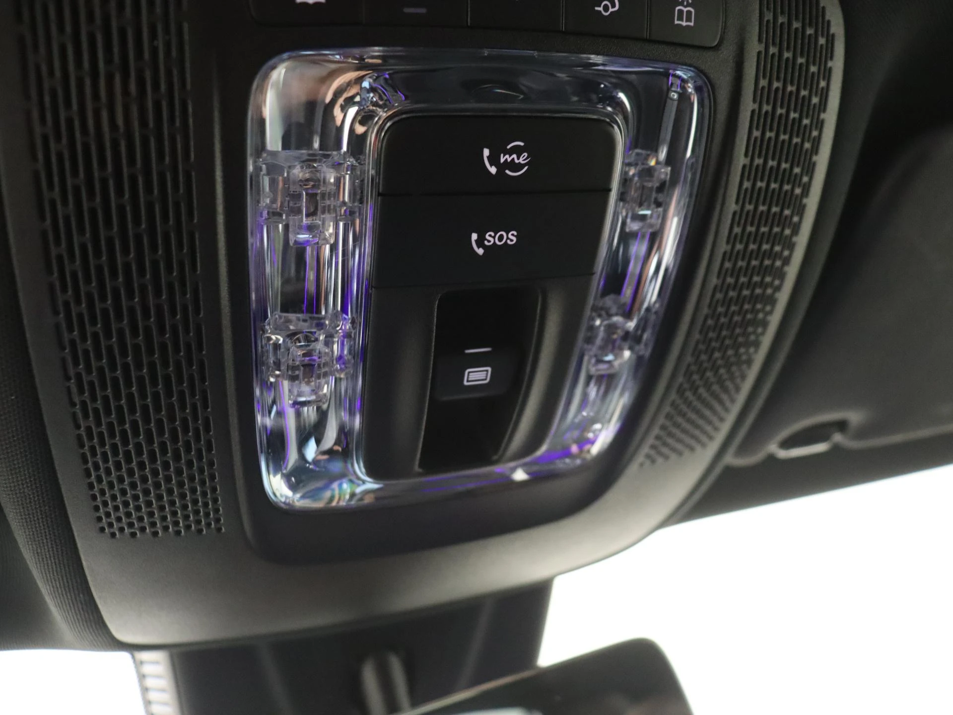 Mercedes-Benz-GLA-image-22