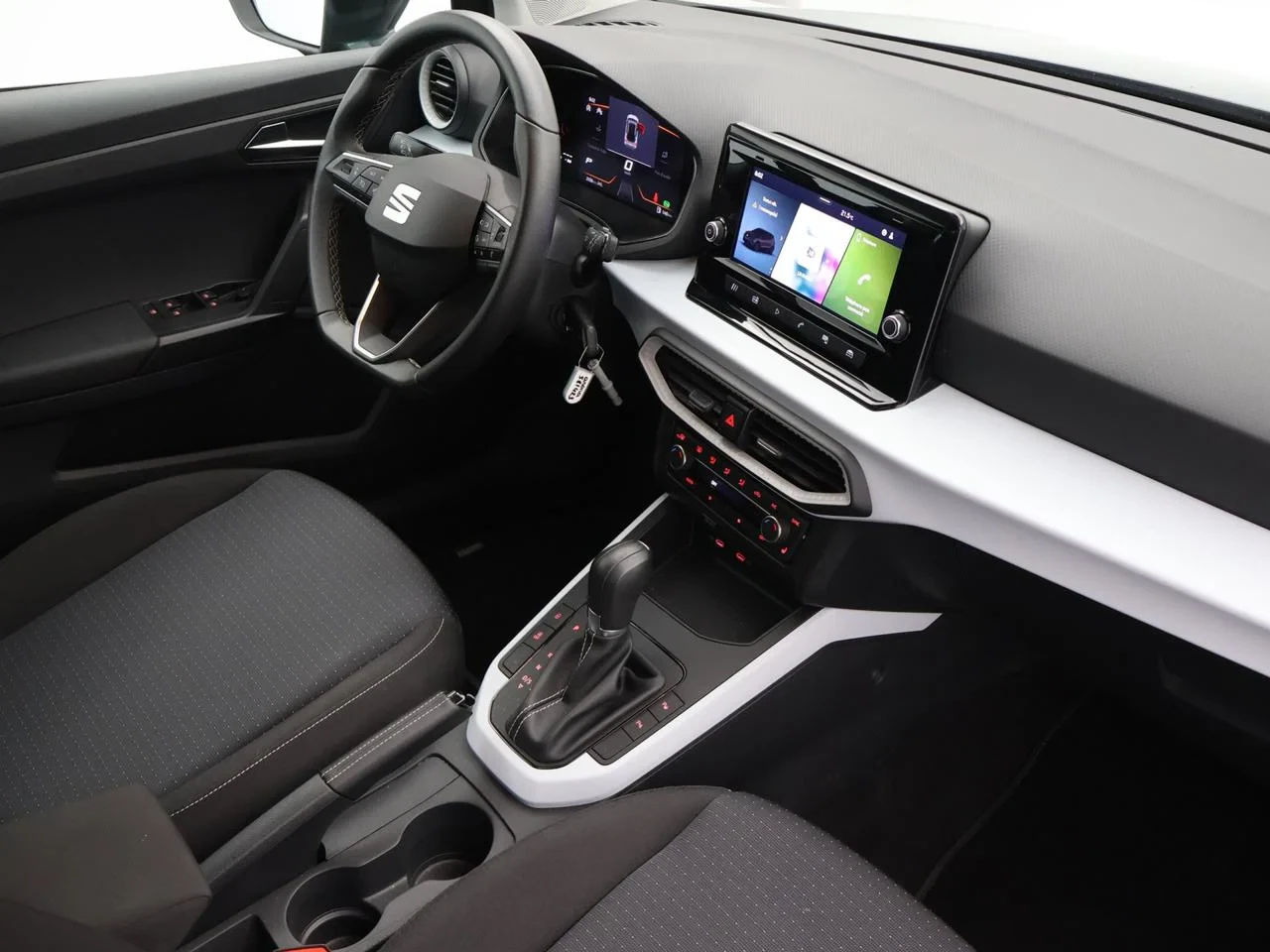 SEAT-Arona-image-18