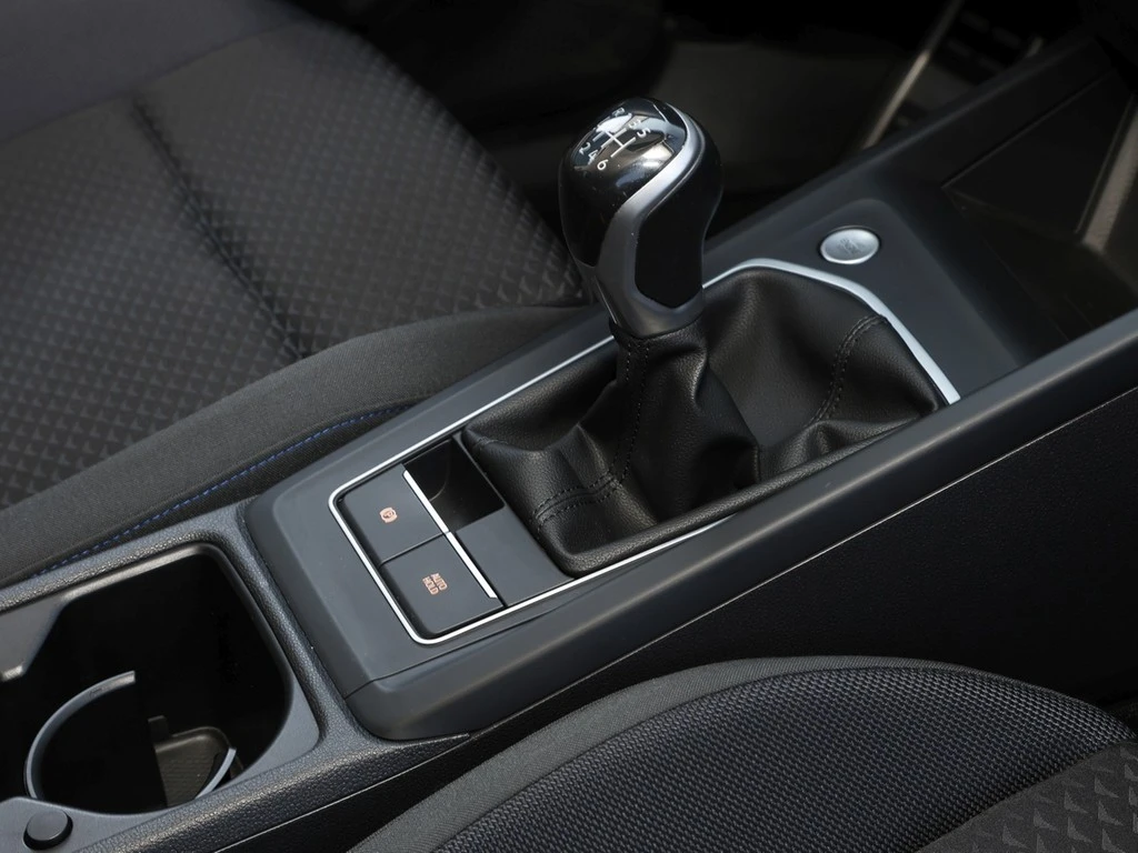 Volkswagen-Golf-image-8