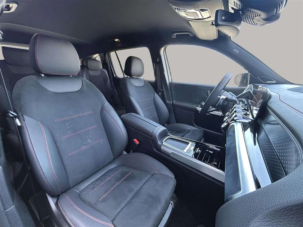 Mercedes-Benz-EQB-image-19
