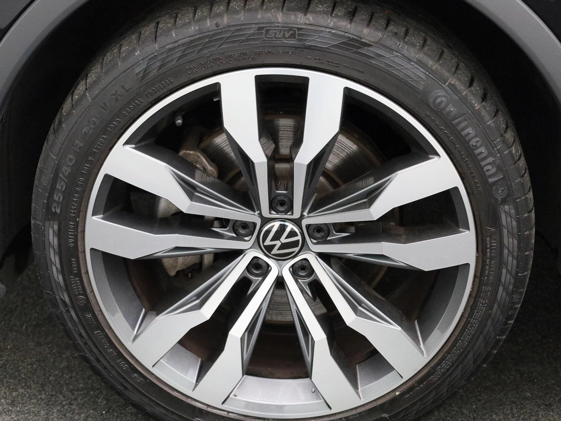 Volkswagen-Tiguan-image-14