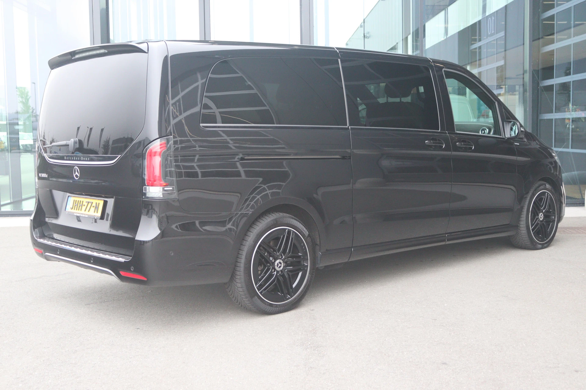 Mercedes-Benz-V-Klasse-image-1