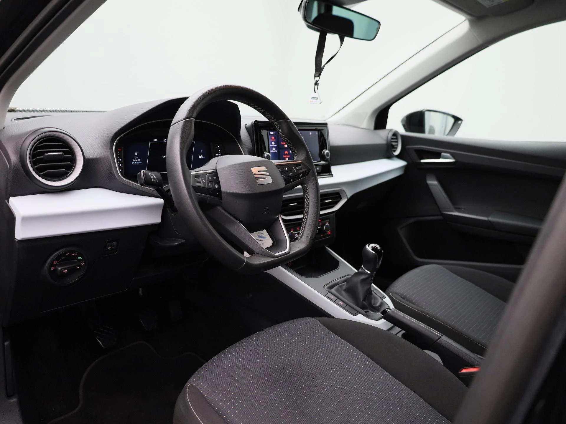 SEAT-Arona-image-29