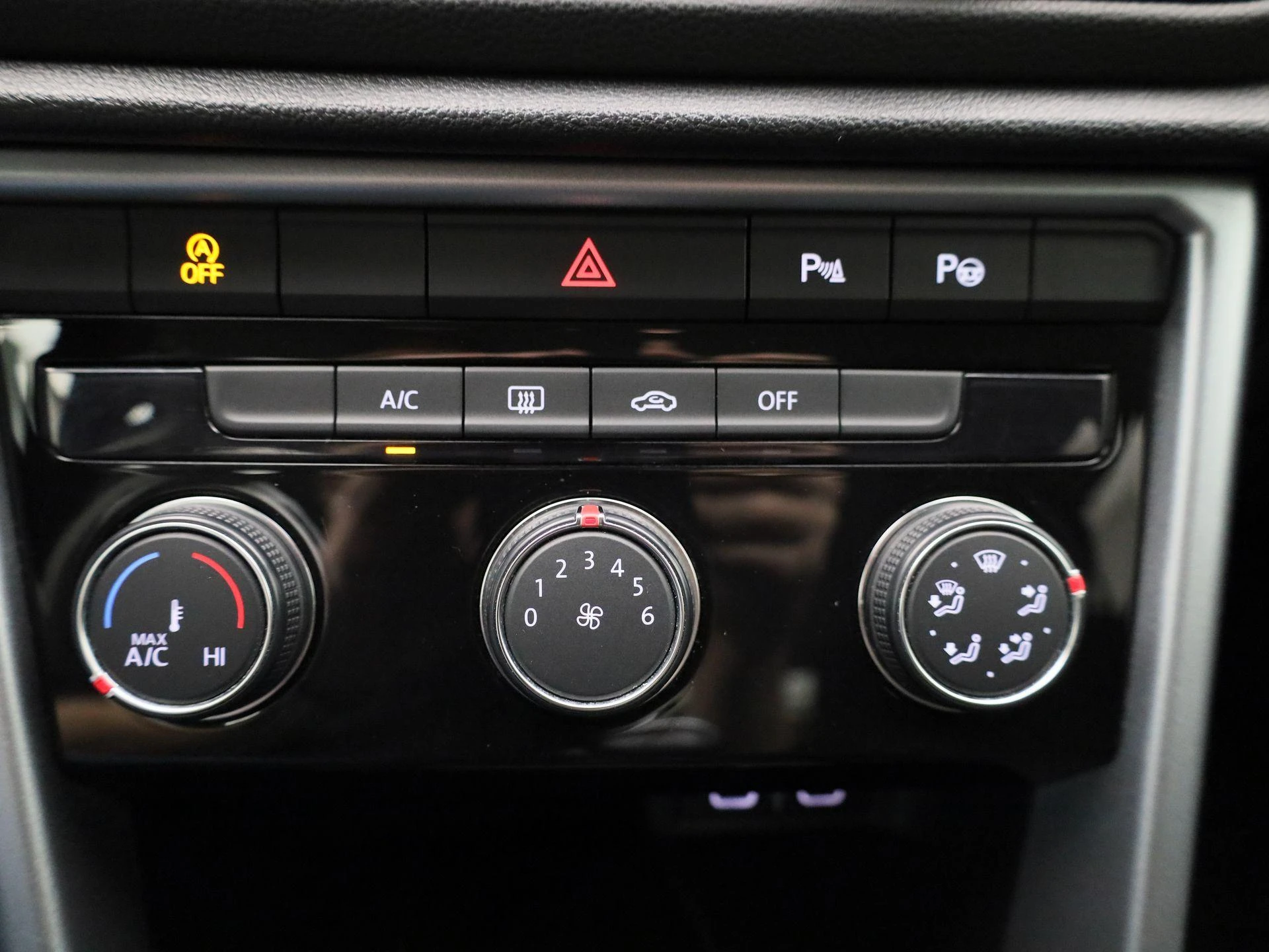 Volkswagen-T-Roc-image-23