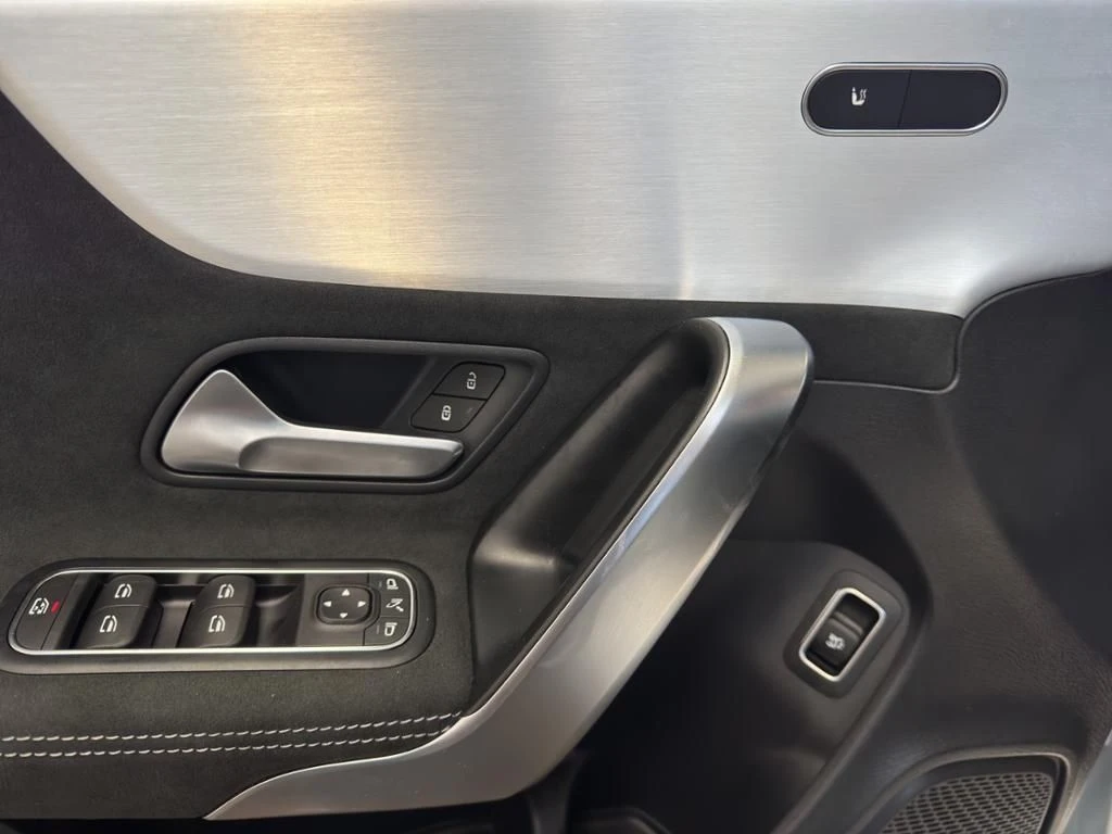 Mercedes-Benz-CLA 200 d-image-22