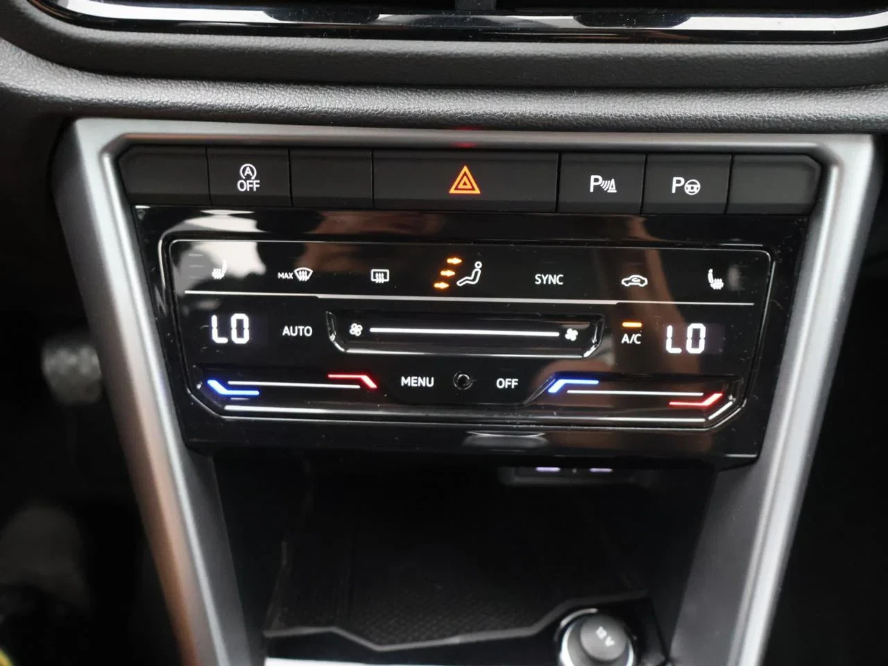 Volkswagen T-Roc T-Roc Life Business 1.0TSI 110PK *VIRTUAL COCKPIT*CAMERA*ACC*PDC*APP-CONNECT*ZETELVERWARMING*AIRCO*...*