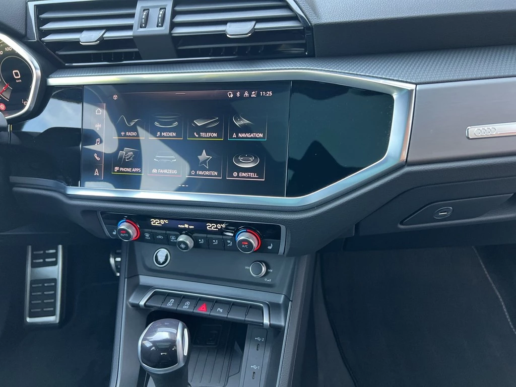 Audi Q3 S line 35 TFSI S tronic *Standhzg*Pano*AHK*