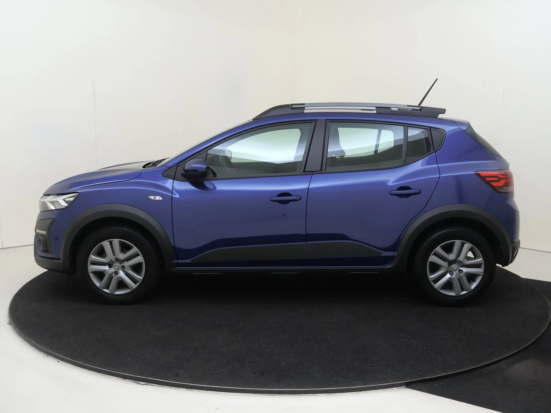 Dacia-Sandero Stepway-image-8