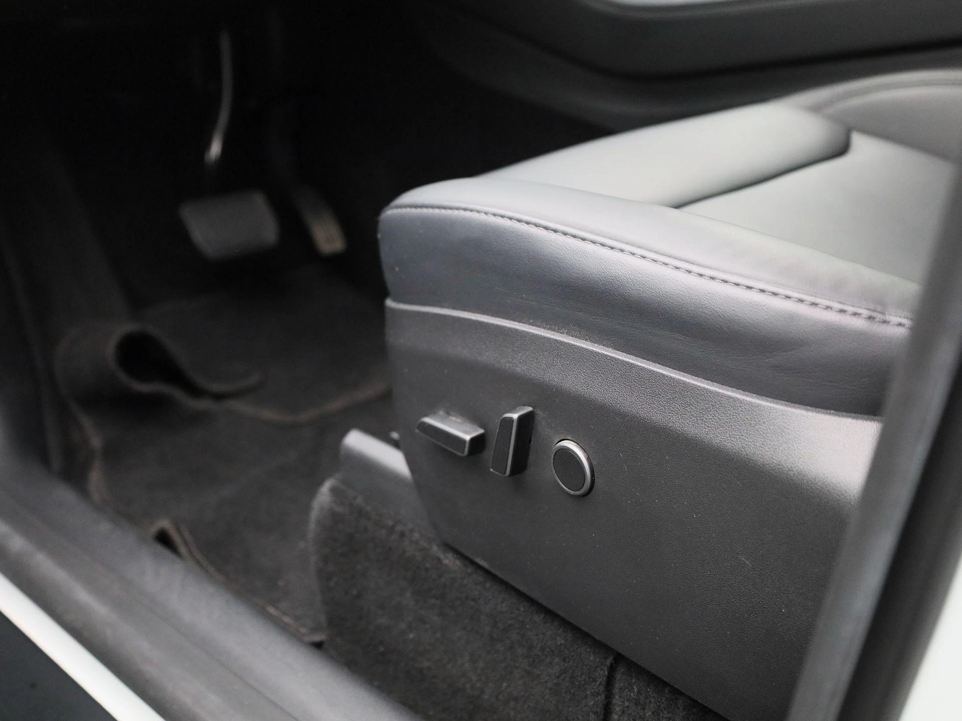 Tesla-Model Y-image-31
