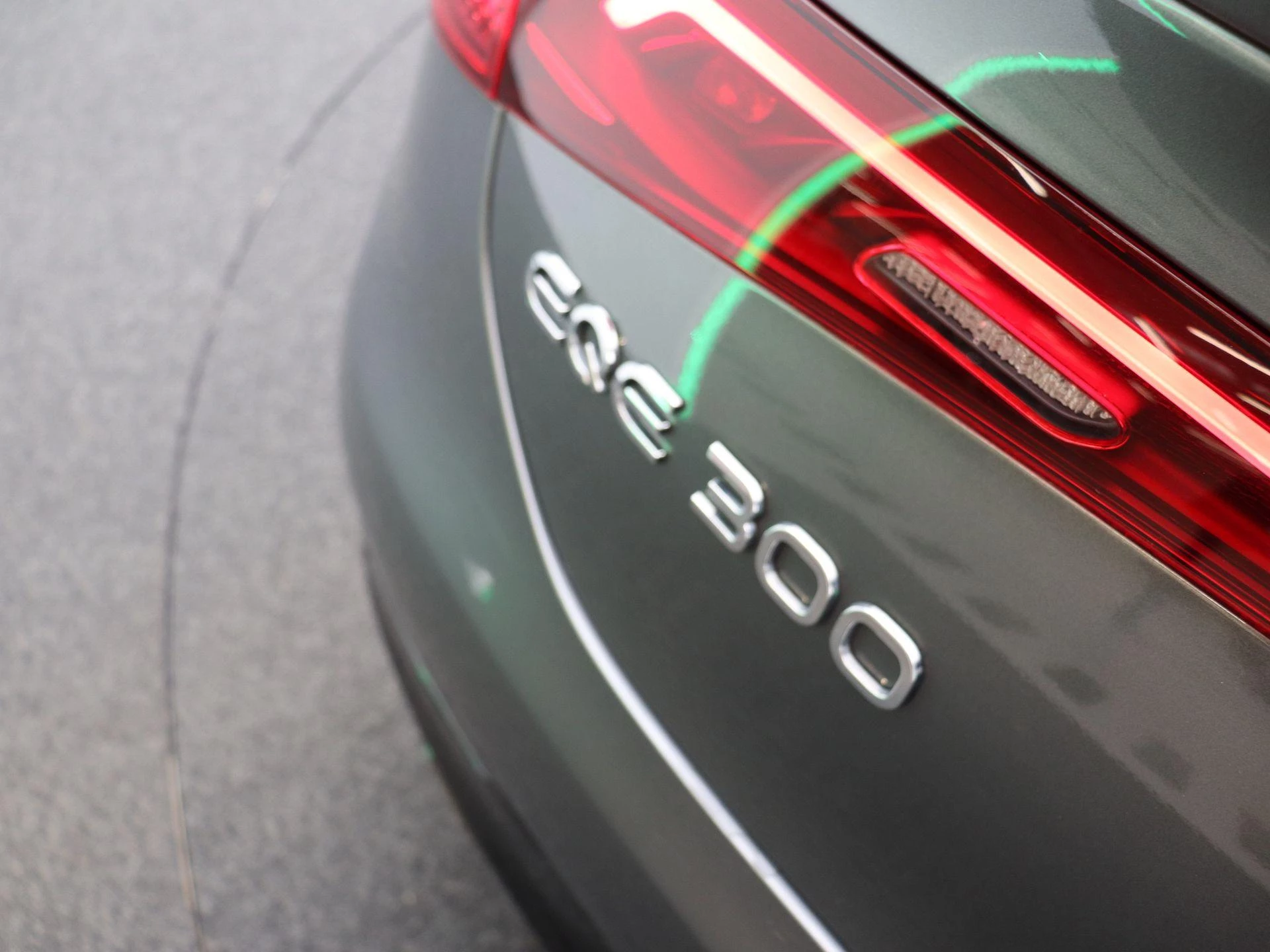 Mercedes-Benz-EQE-image-17