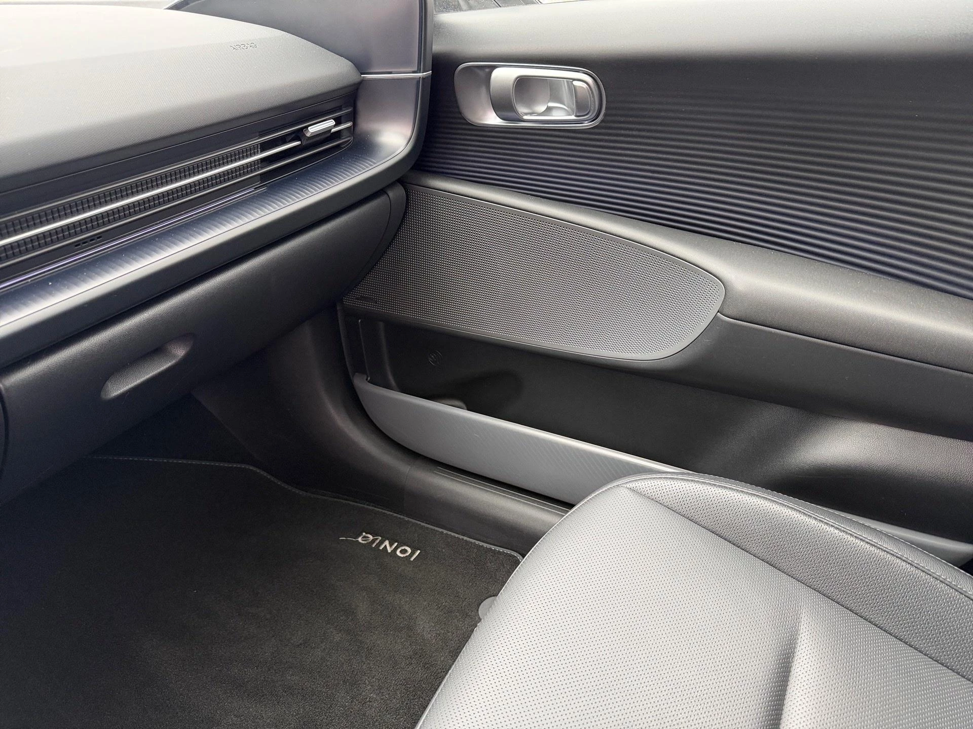 Hyundai-IONIQ 6-image-8