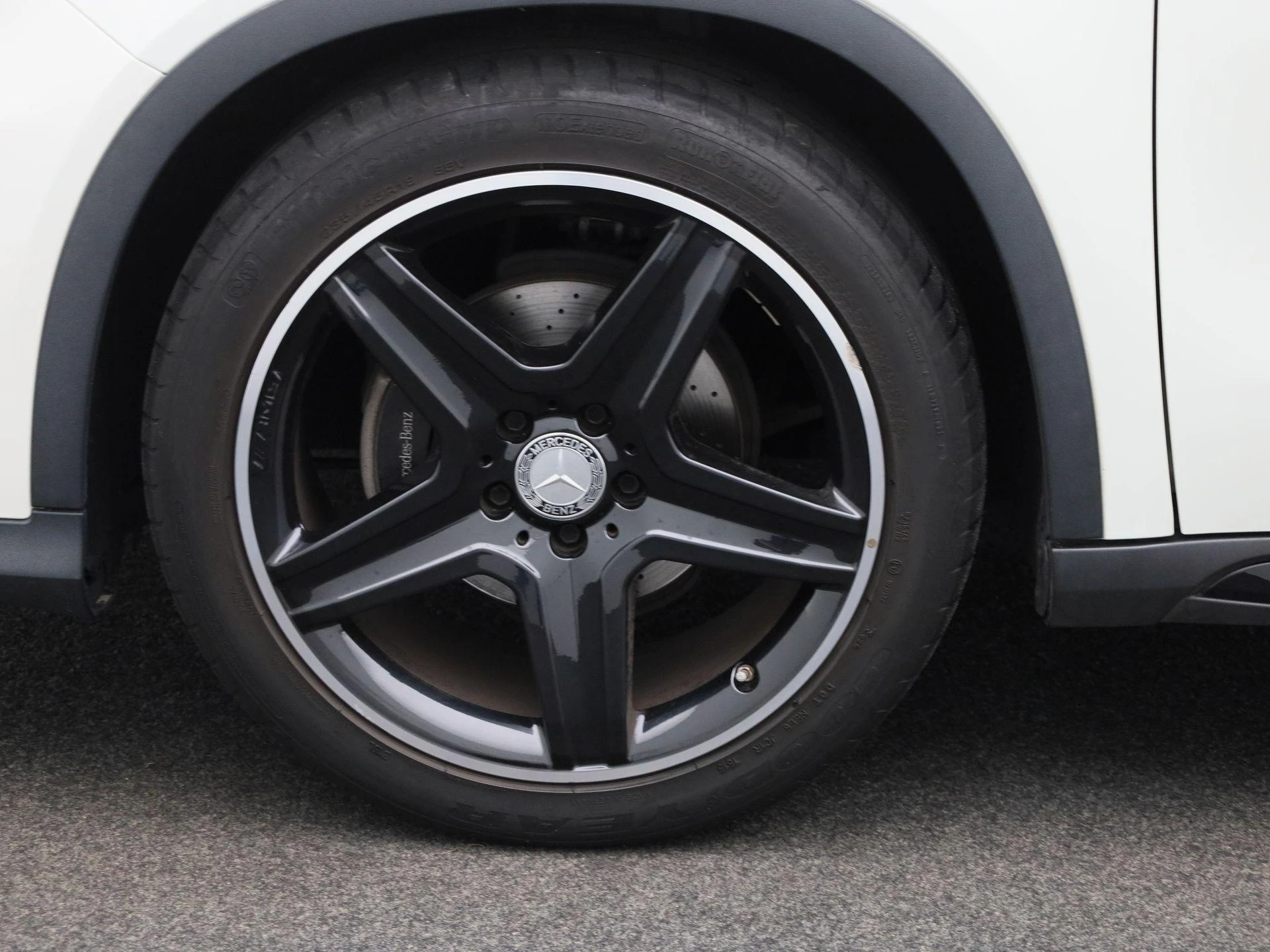 Mercedes-Benz-GLA-image-11