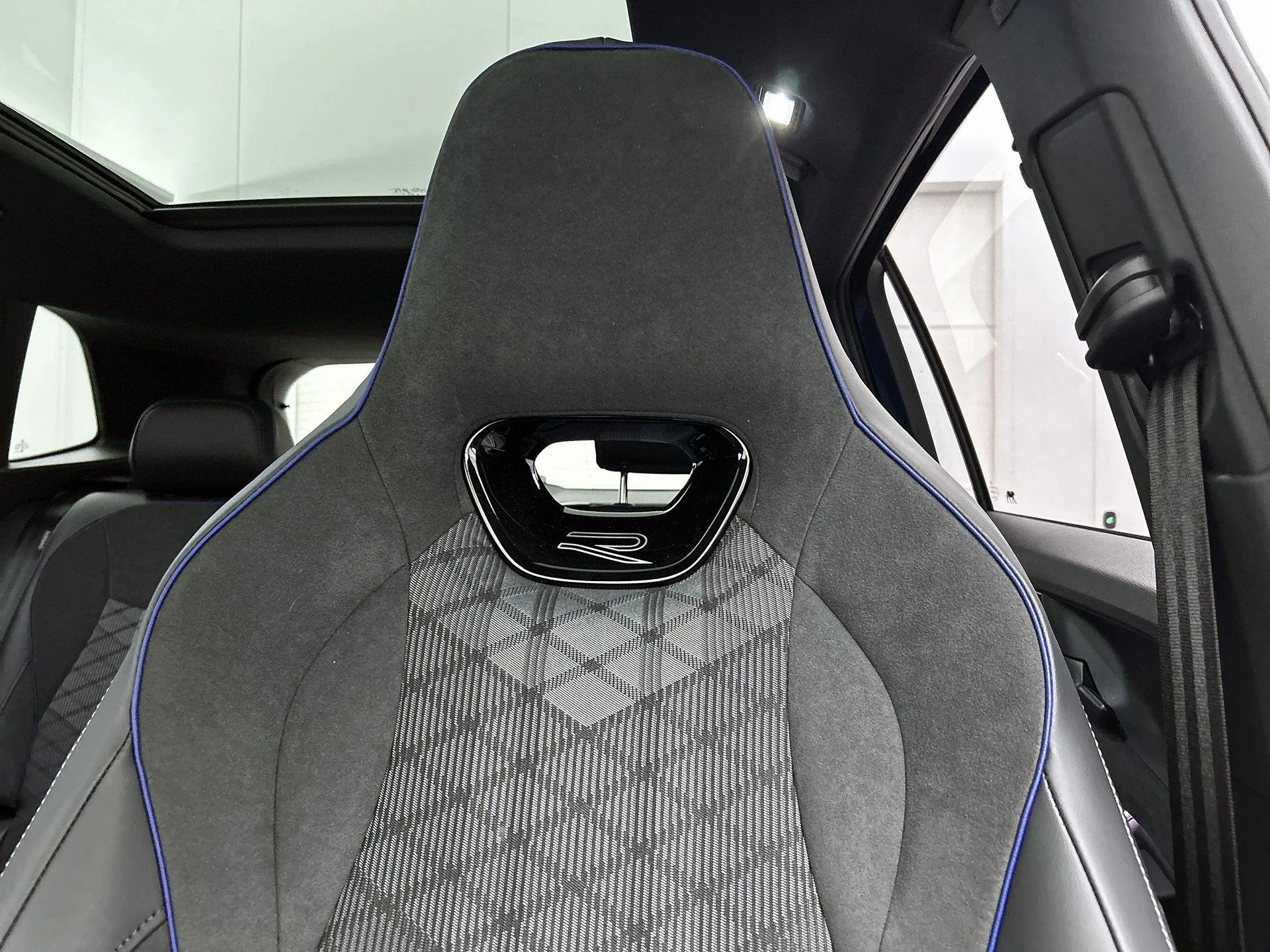 Volkswagen-Tiguan-image-12