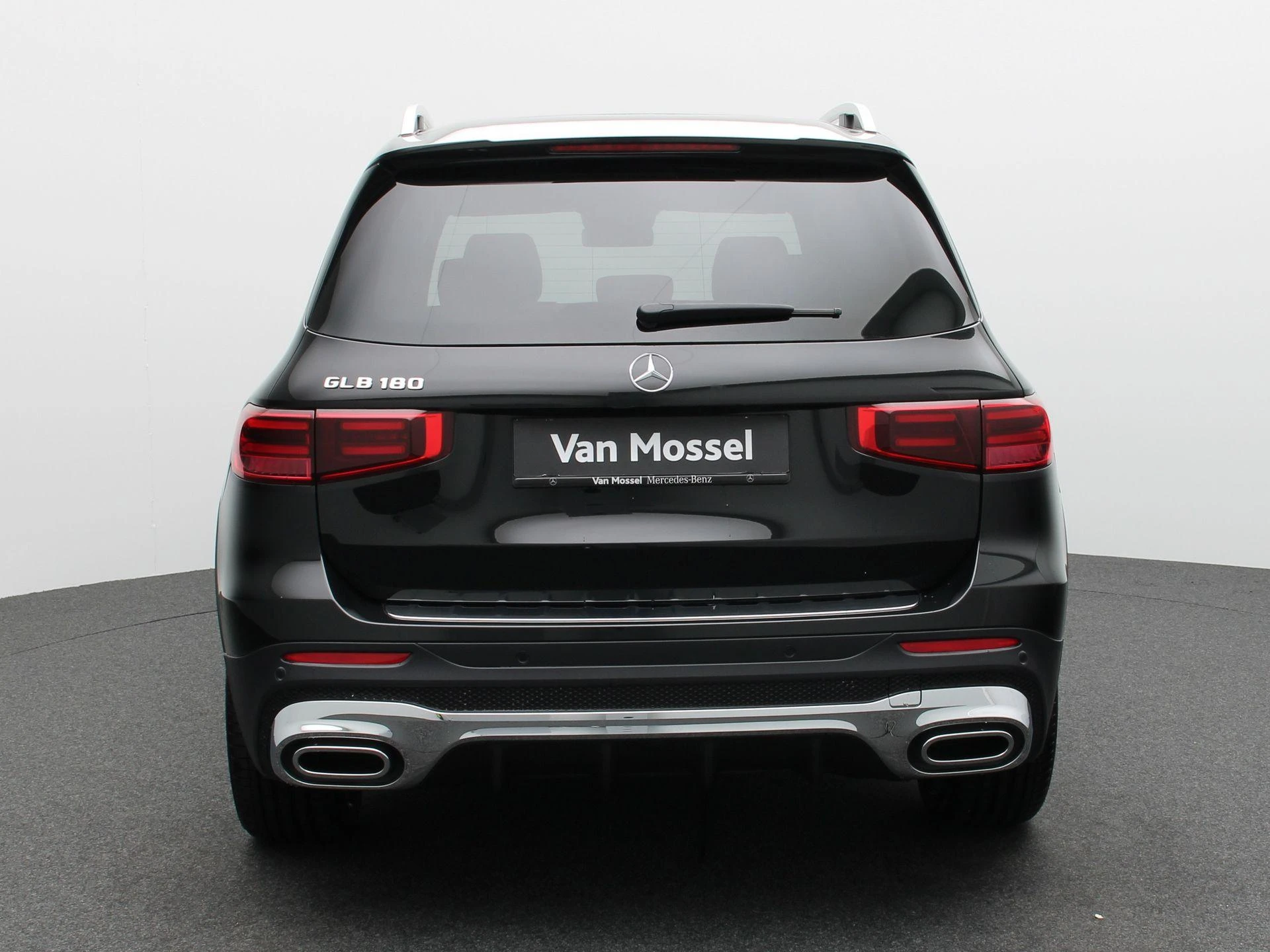 Mercedes-Benz-GLB-image-4