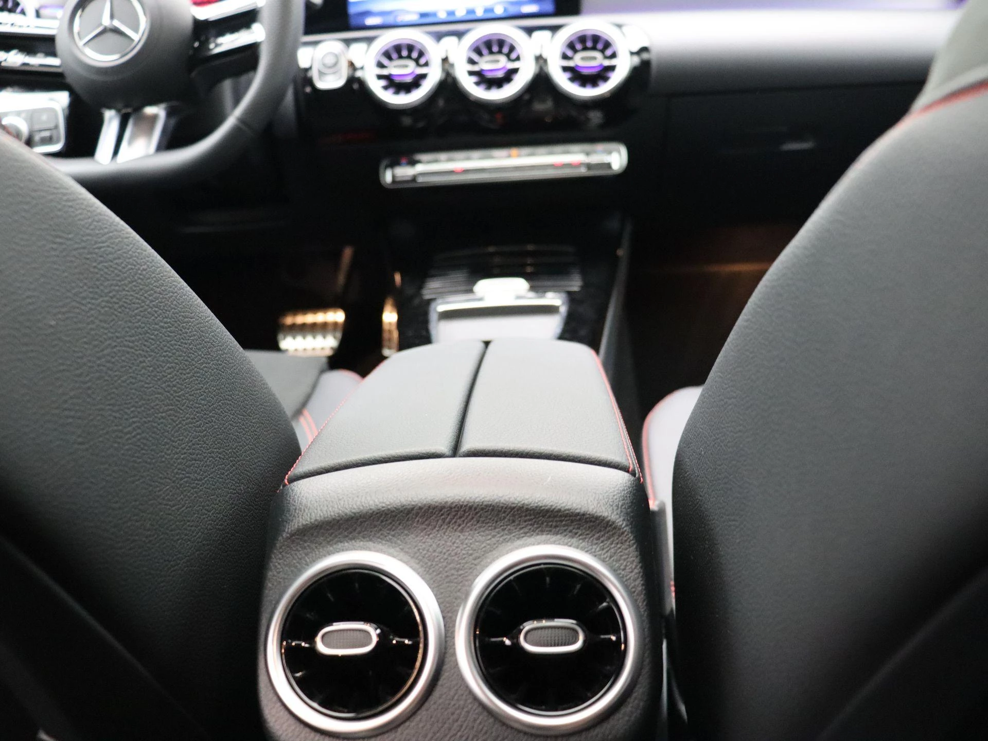 Mercedes-Benz CLA 180 Star Edition Shooting Brake + PANORAMISCH DAK + MULTIBEAM LED +