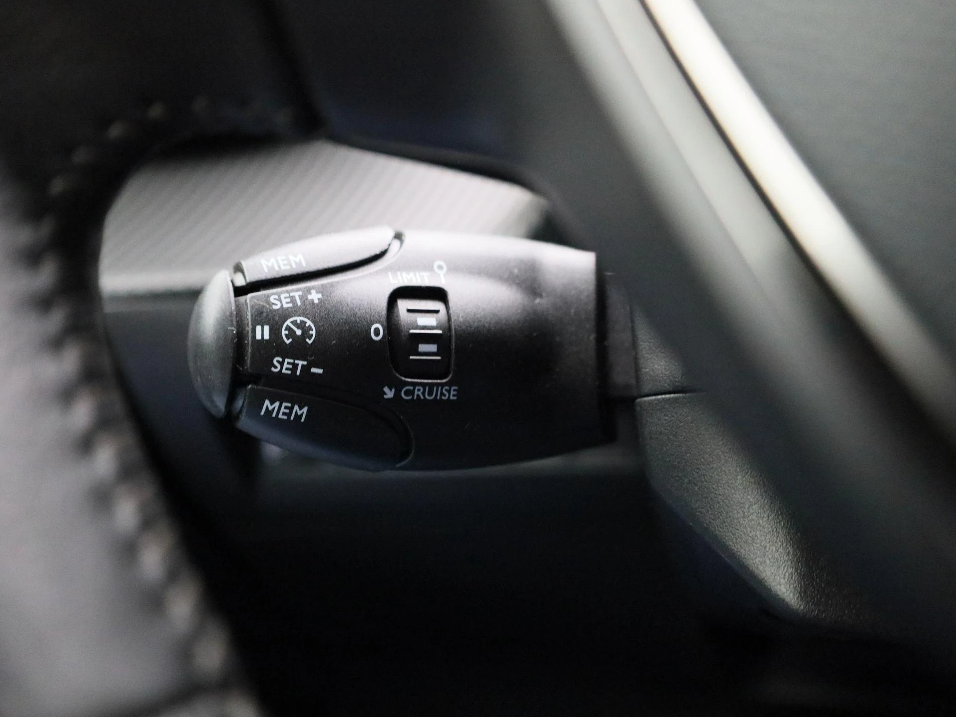 Peugeot-208-image-17