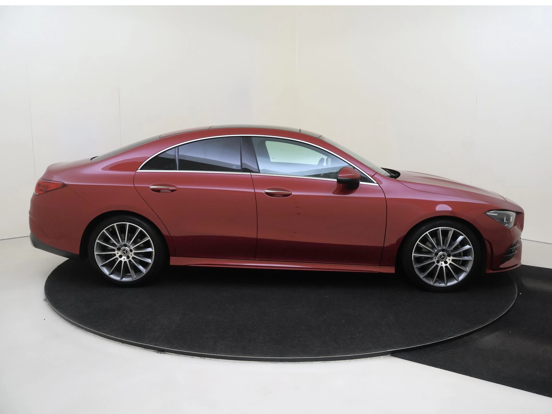 Mercedes-Benz-CLA-image-8