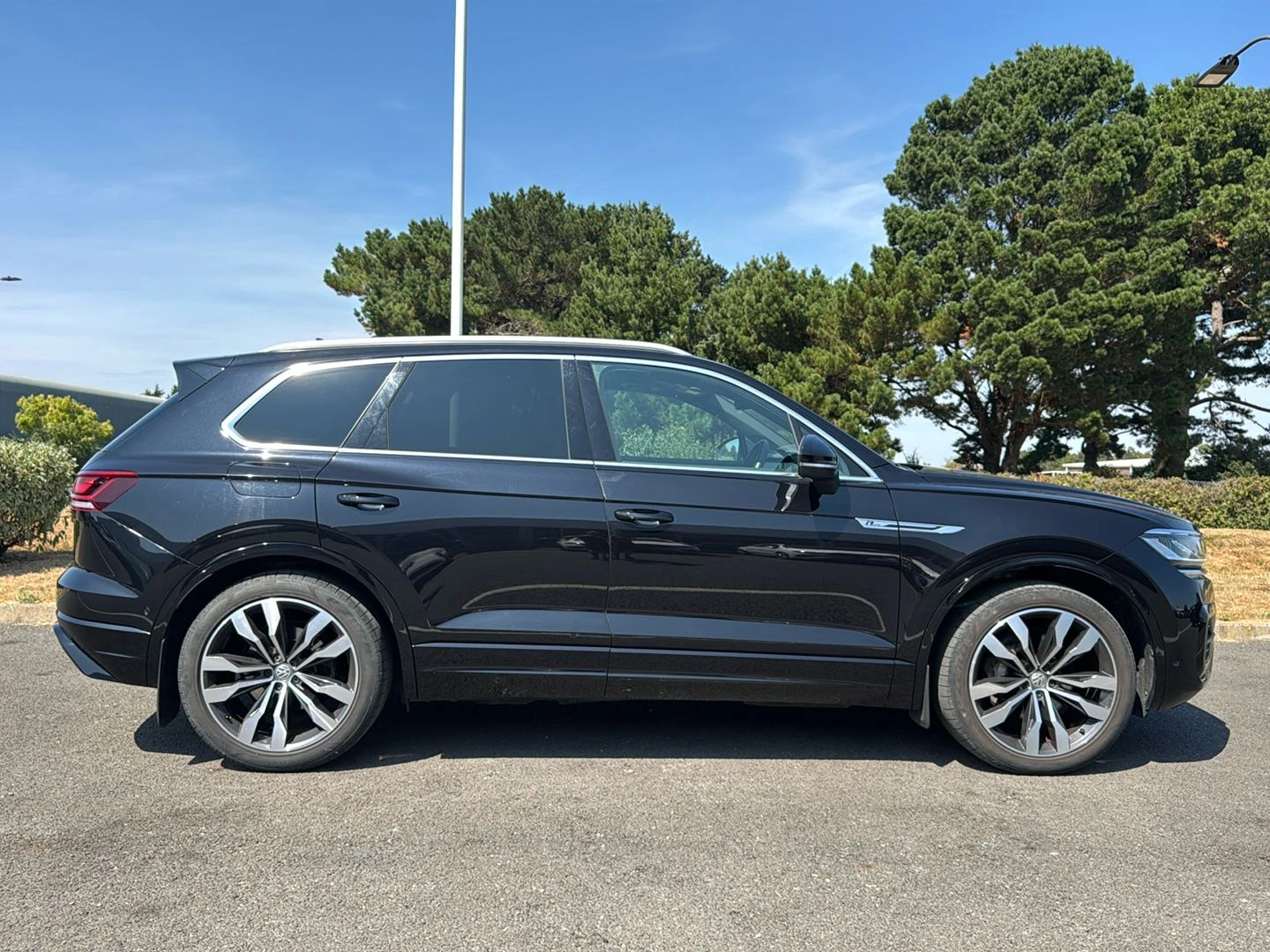 Volkswagen-Touareg-image-9