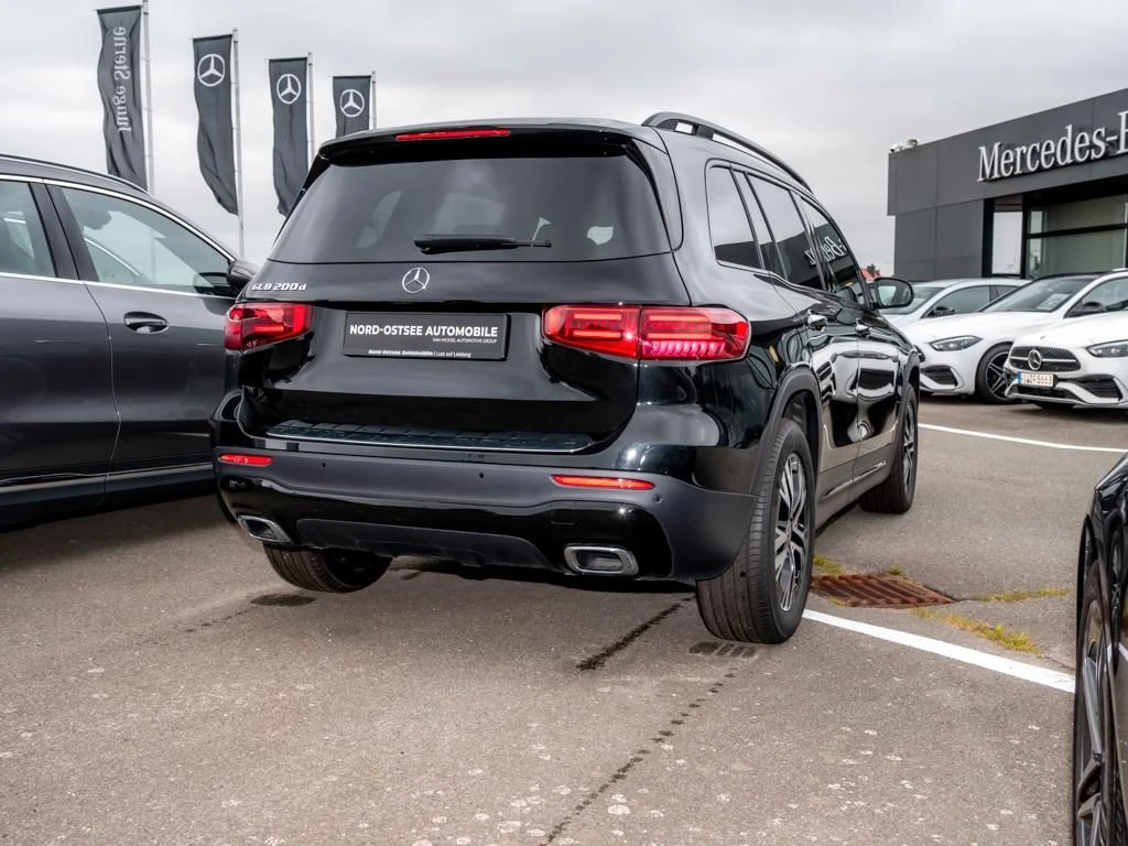 Mercedes-Benz-GLB 200 d-image-5