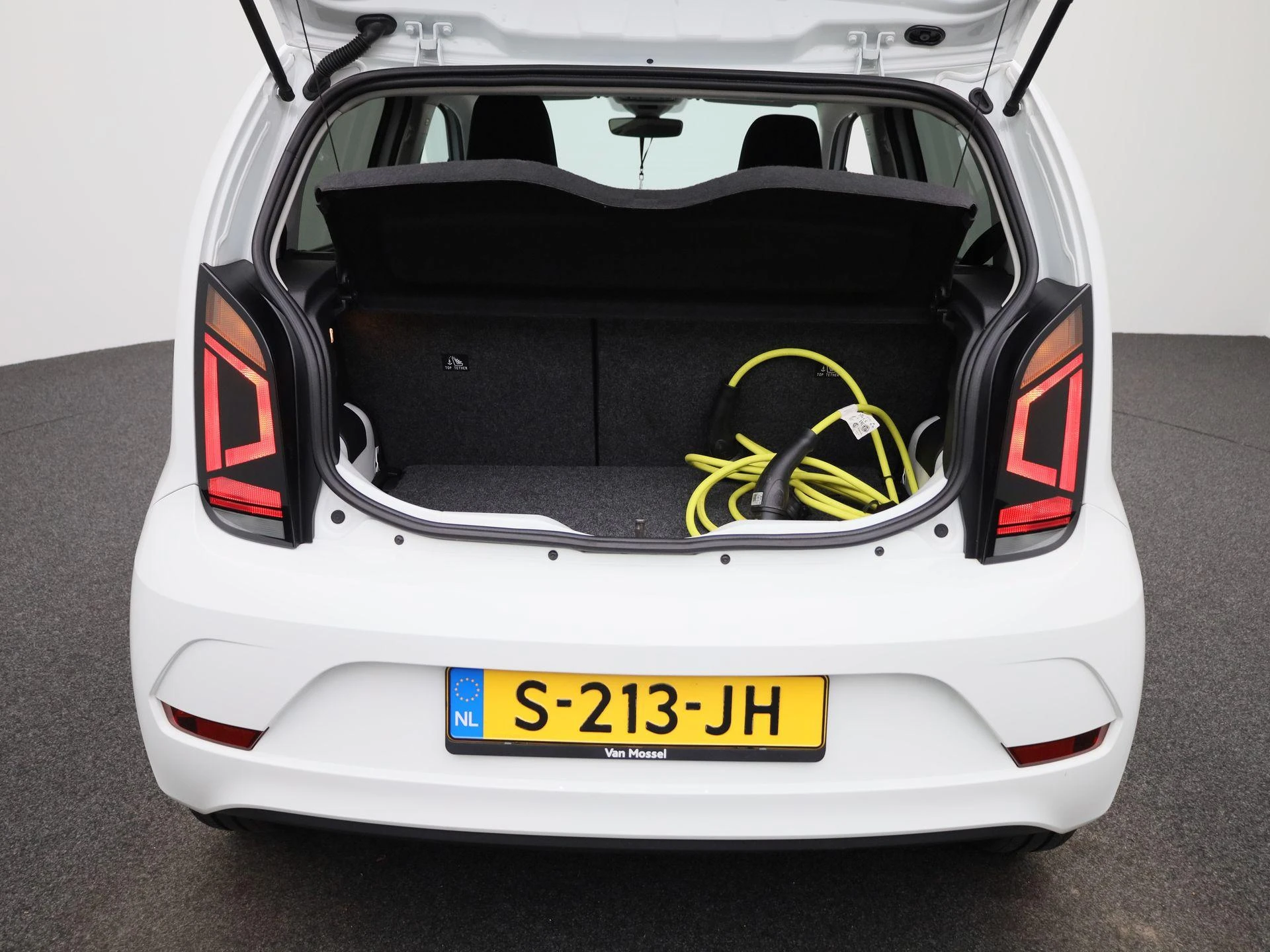 Volkswagen-e-up!-image-11