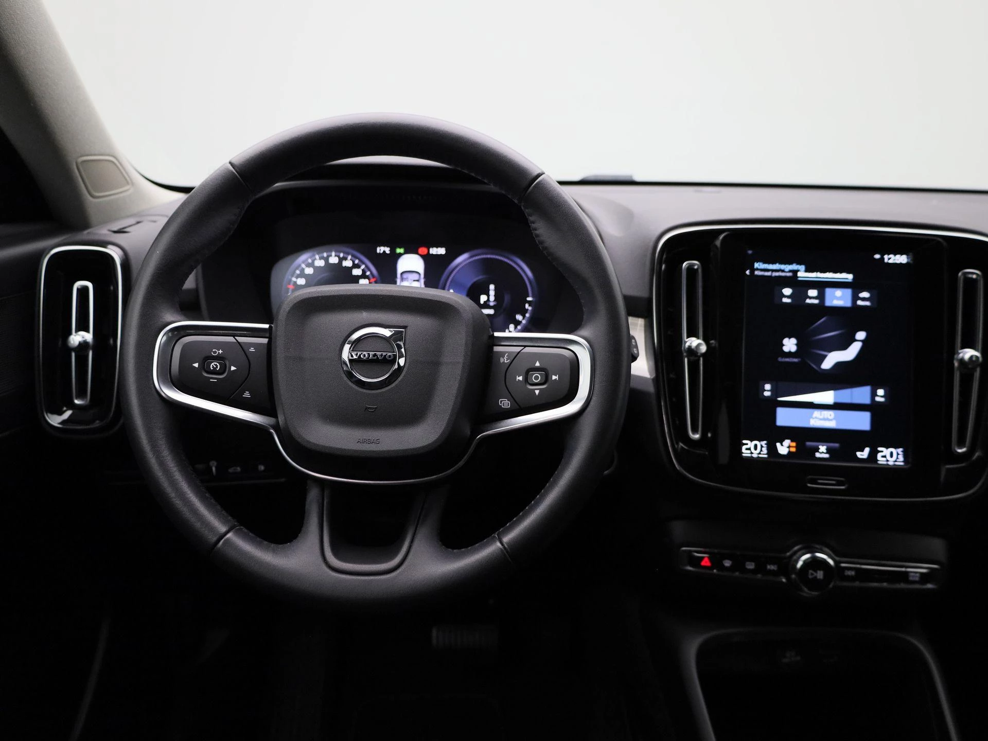 Volvo-XC40-image-2