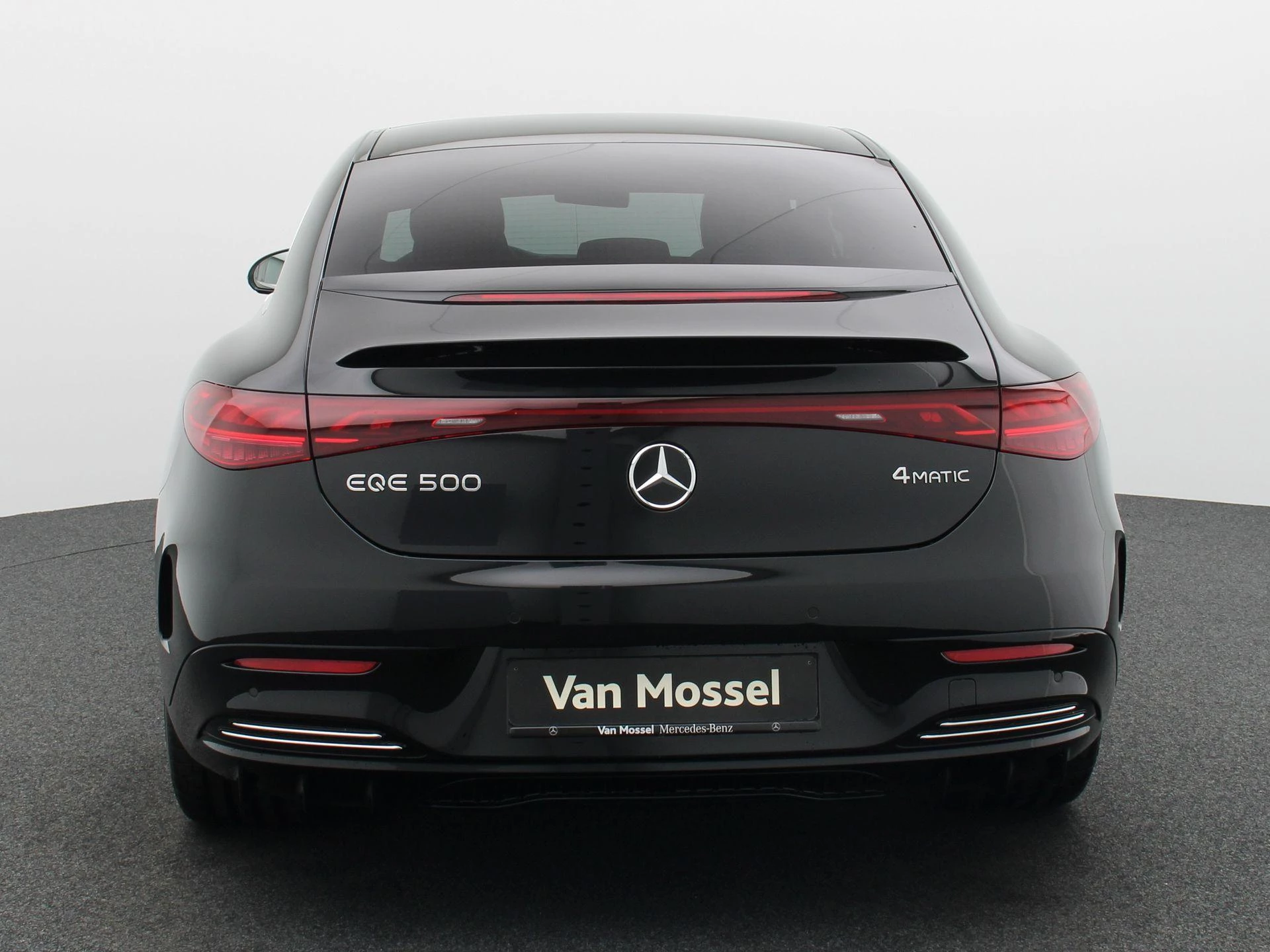 Mercedes-Benz-EQE-image-4