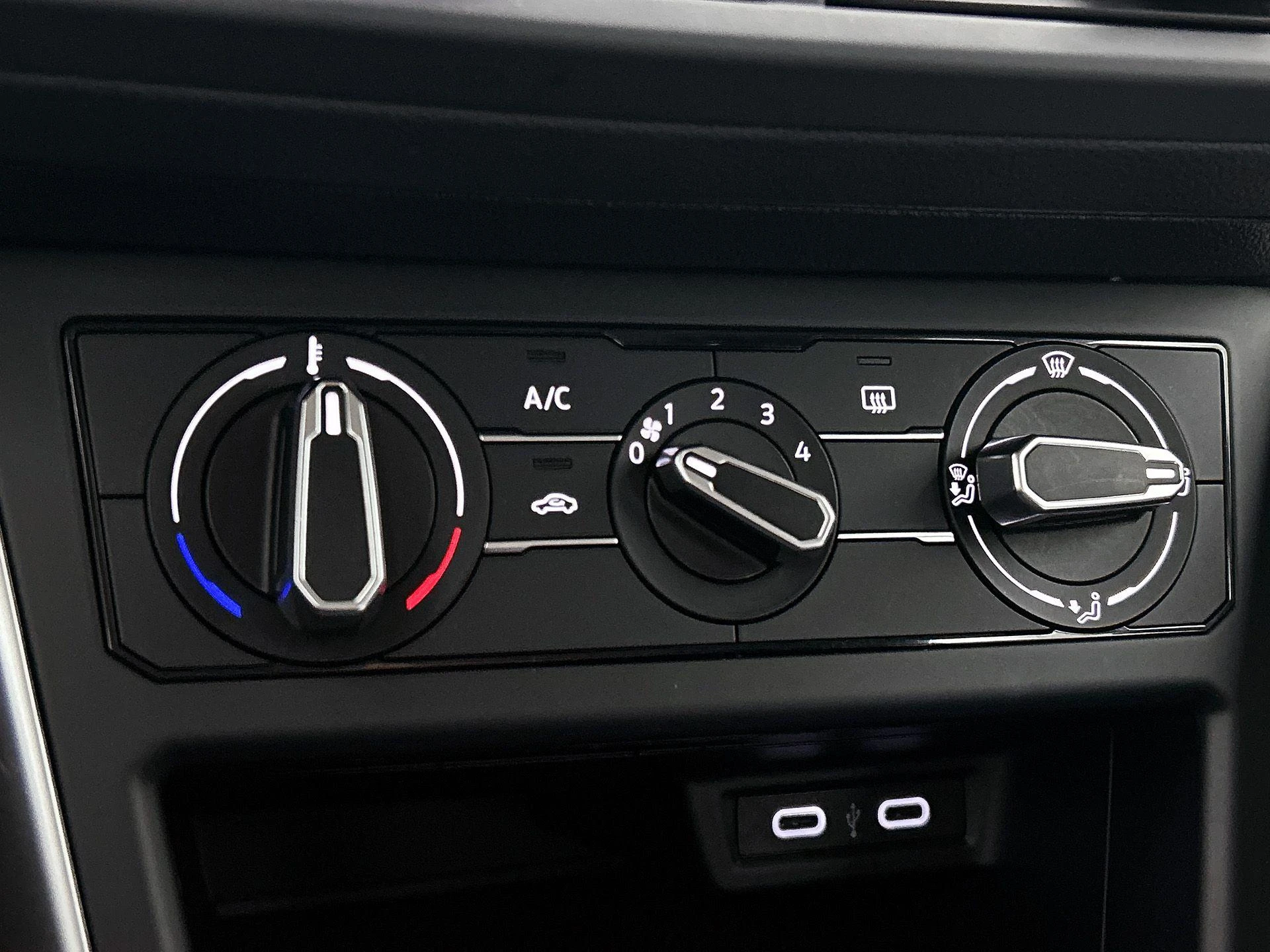 Volkswagen-Polo-image-22