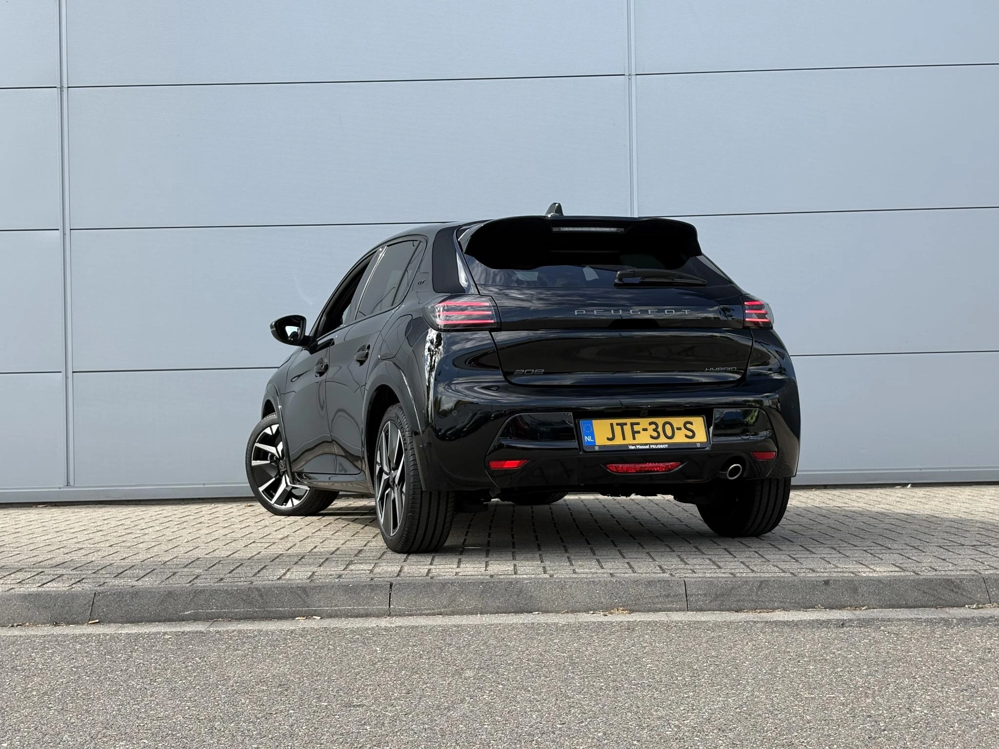 Peugeot-208-image-3