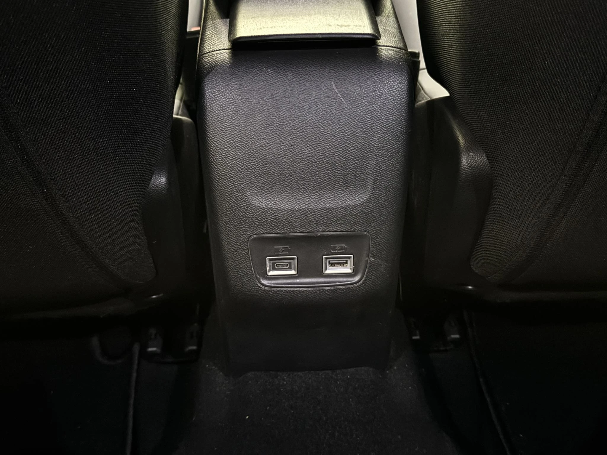 Peugeot e-2008 EV Allure Avantage 54 kWh