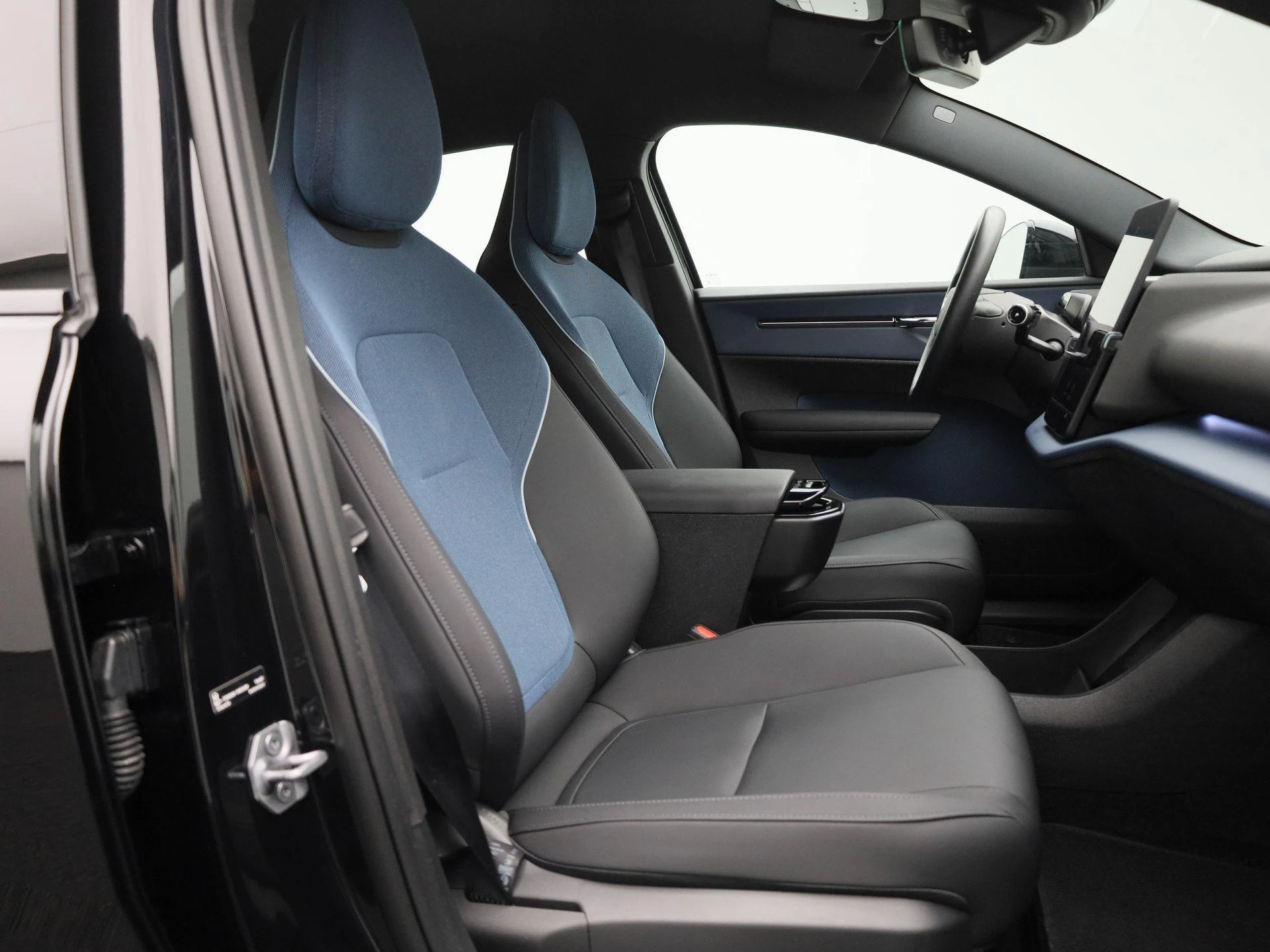 Volvo-EX30-image-31