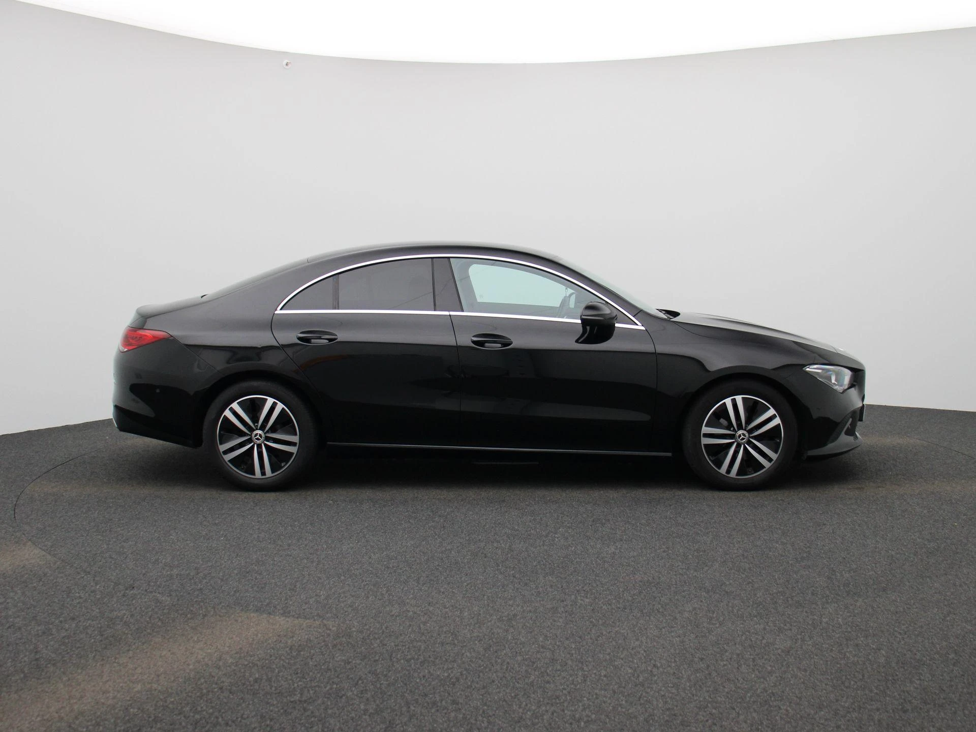 Mercedes-Benz-CLA-image-5