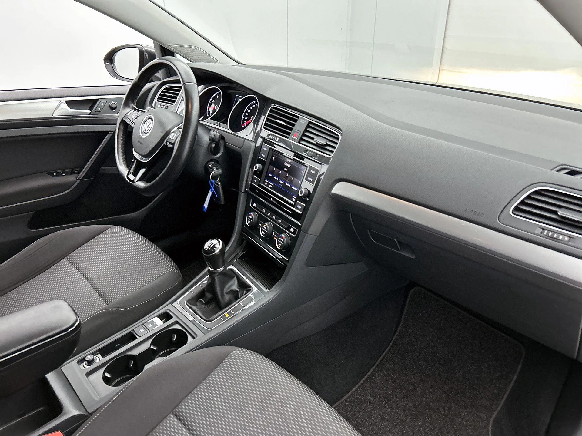 Volkswagen-Golf-image-19