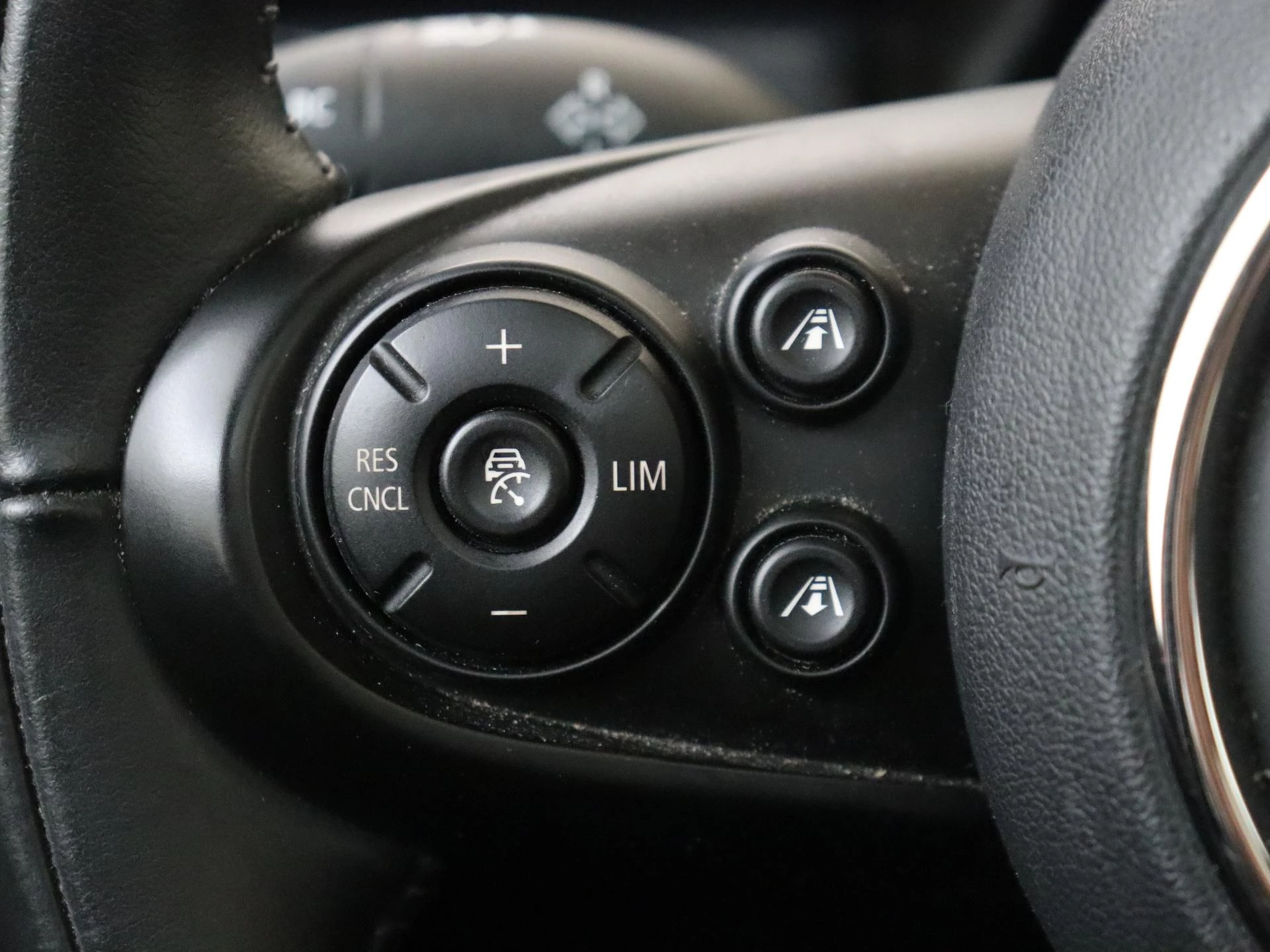 MINI-Countryman-image-16