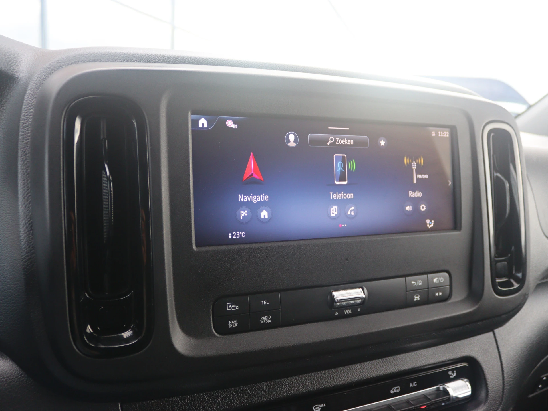 Mercedes-Benz-Vito-image-8