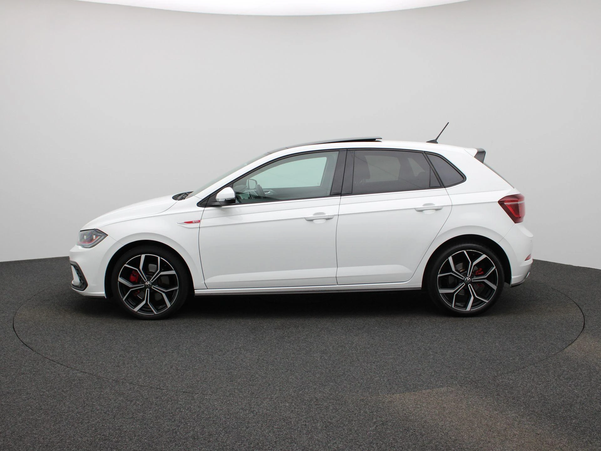 Volkswagen-Polo-image-3