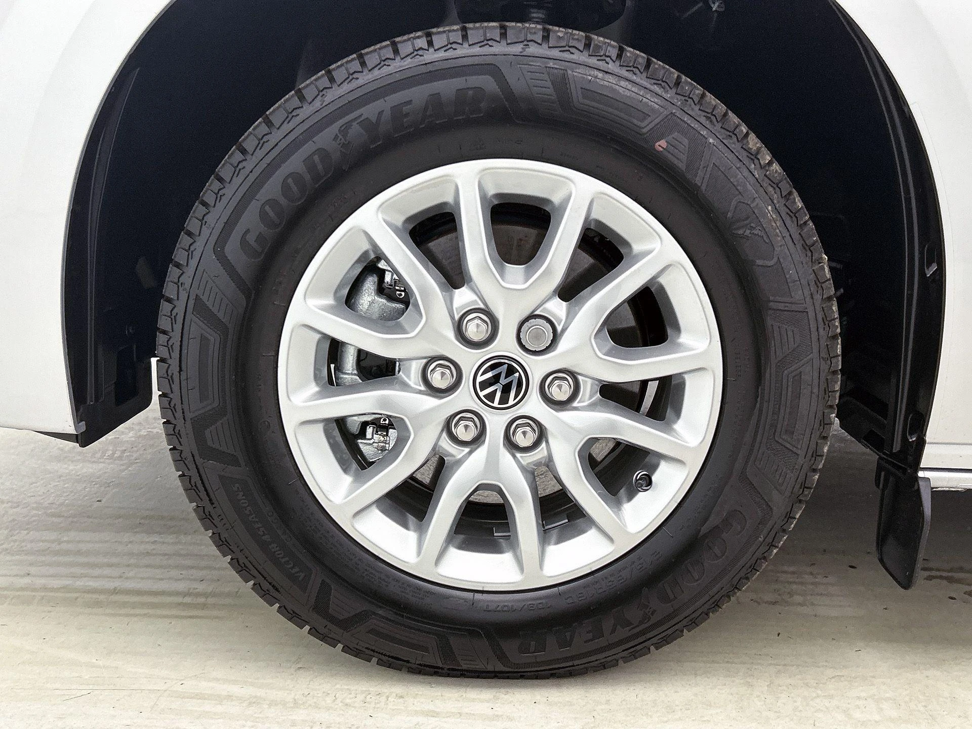 Volkswagen-Transporter-image-36